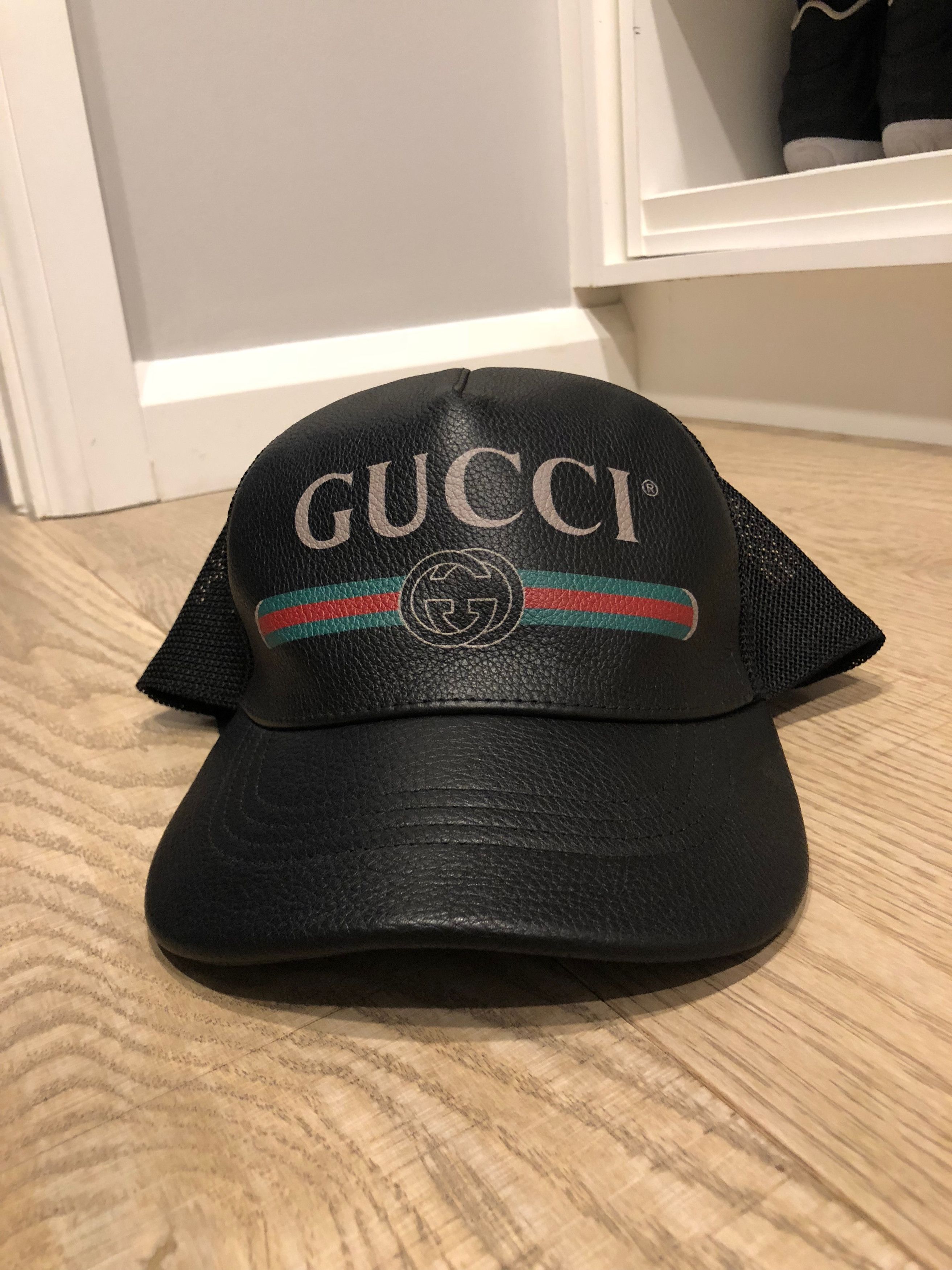 Gucci print shops leather baseball hat