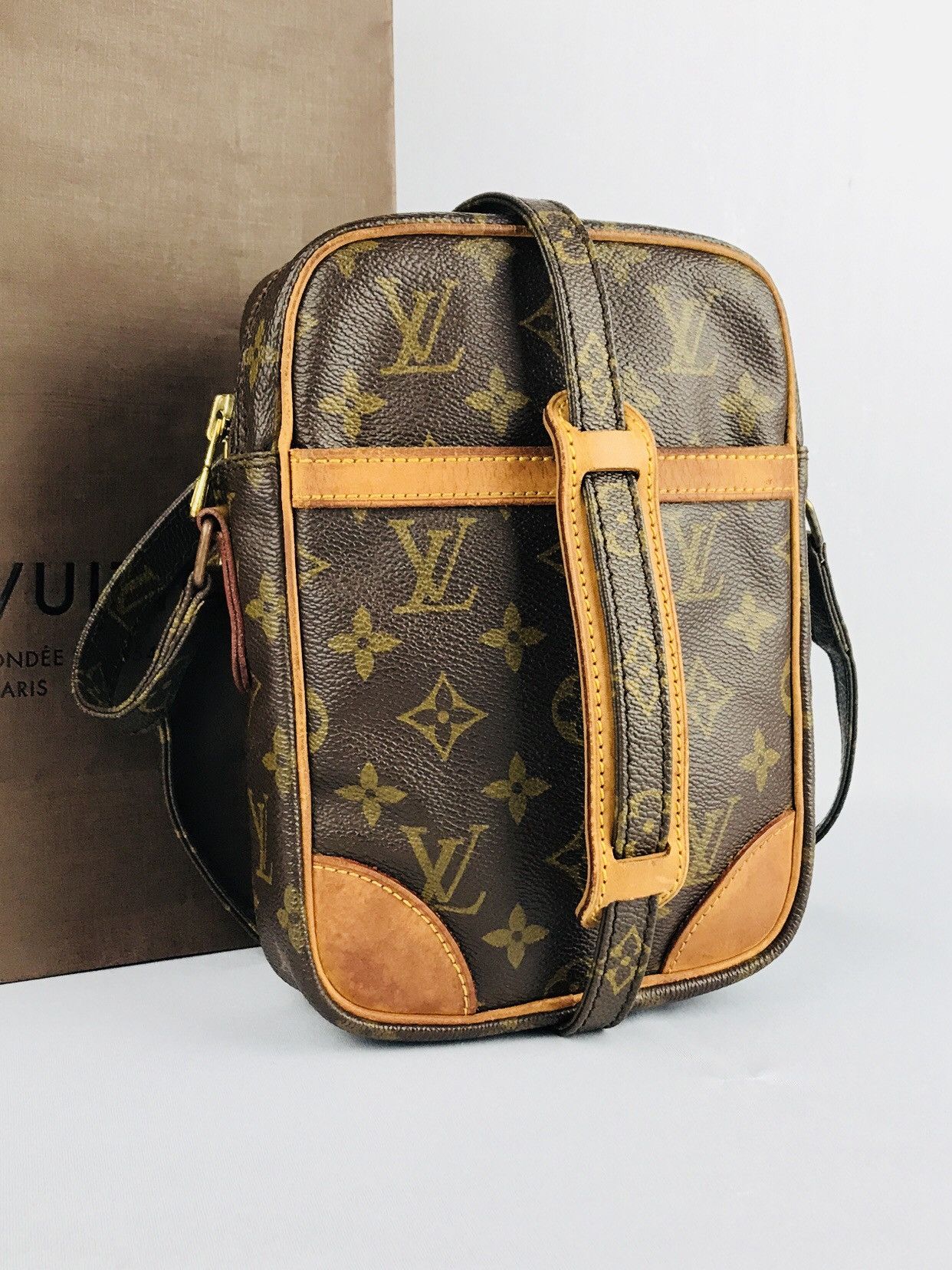 Louis Vuitton PREOWNED Authentic Louis Vuitton Danube PM Shoulderbag Size ONE SIZE - 8 Thumbnail