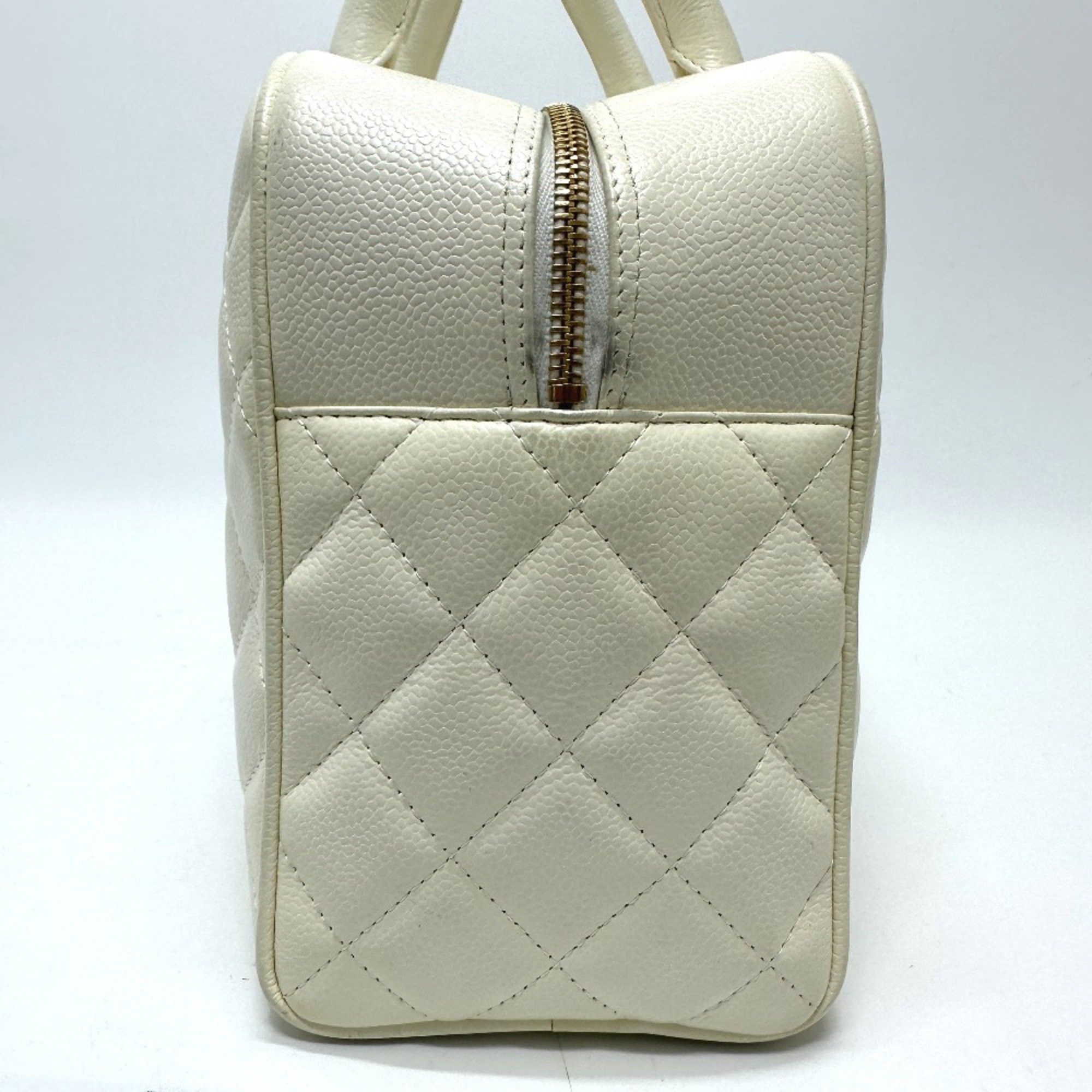 Chanel Chanel CC Mark Quilted Matelasse Bag Hand Bag White Size ONE SIZE - 4 Thumbnail