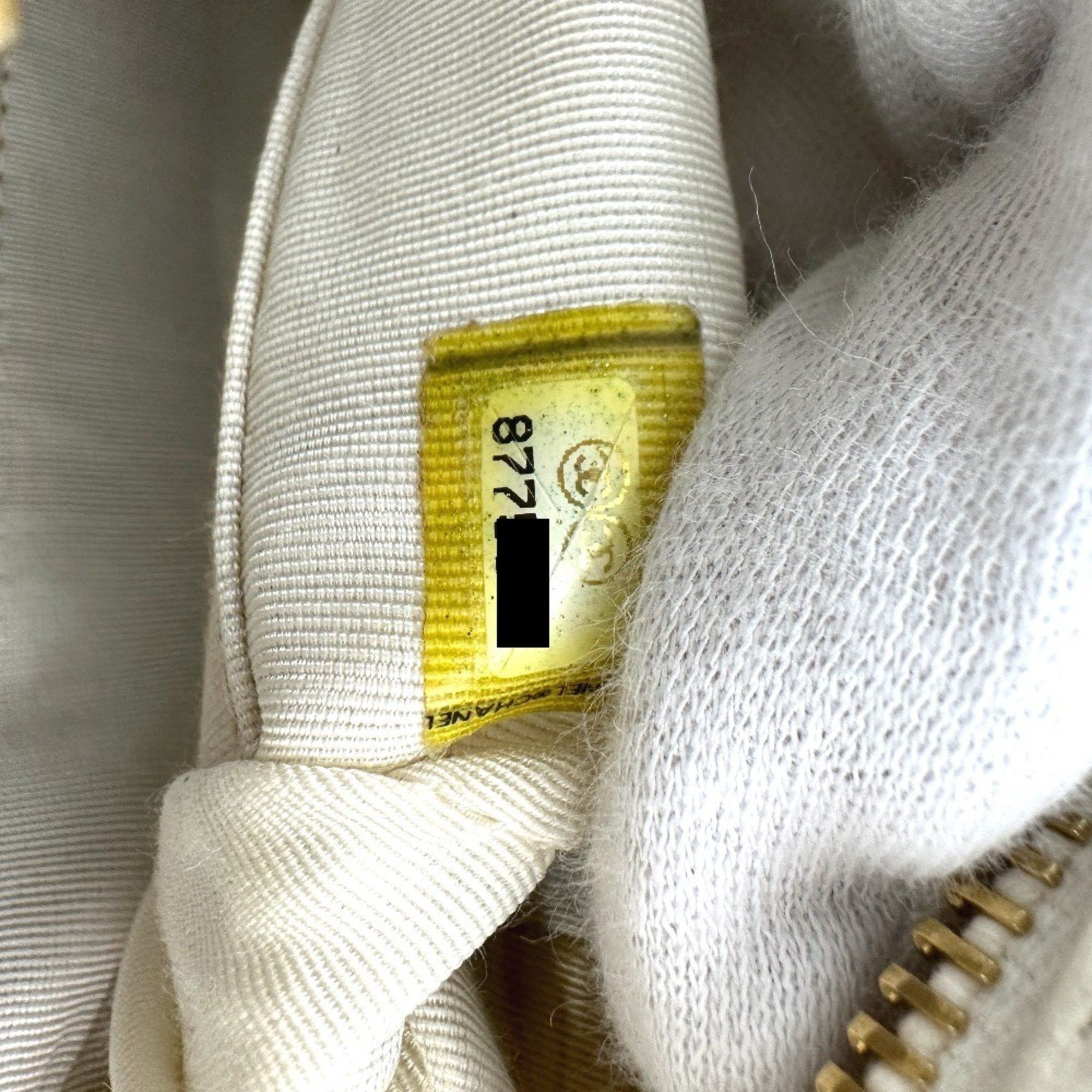 Chanel Chanel CC Mark Quilted Matelasse Bag Hand Bag White Size ONE SIZE - 15 Thumbnail