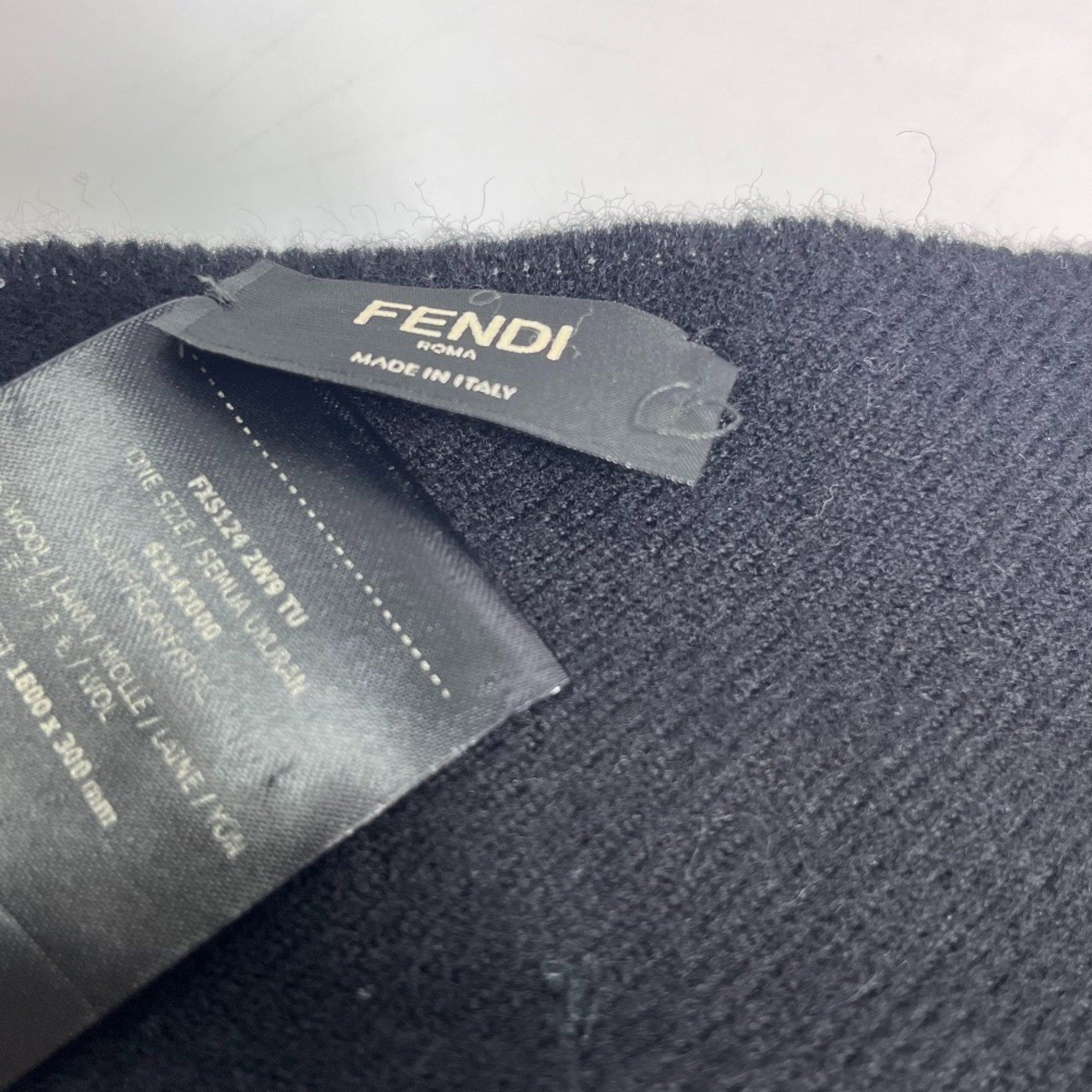 Fendi Fendi FXS124 apparel Logo patch Scarf Black Size ONE SIZE - 9 Thumbnail