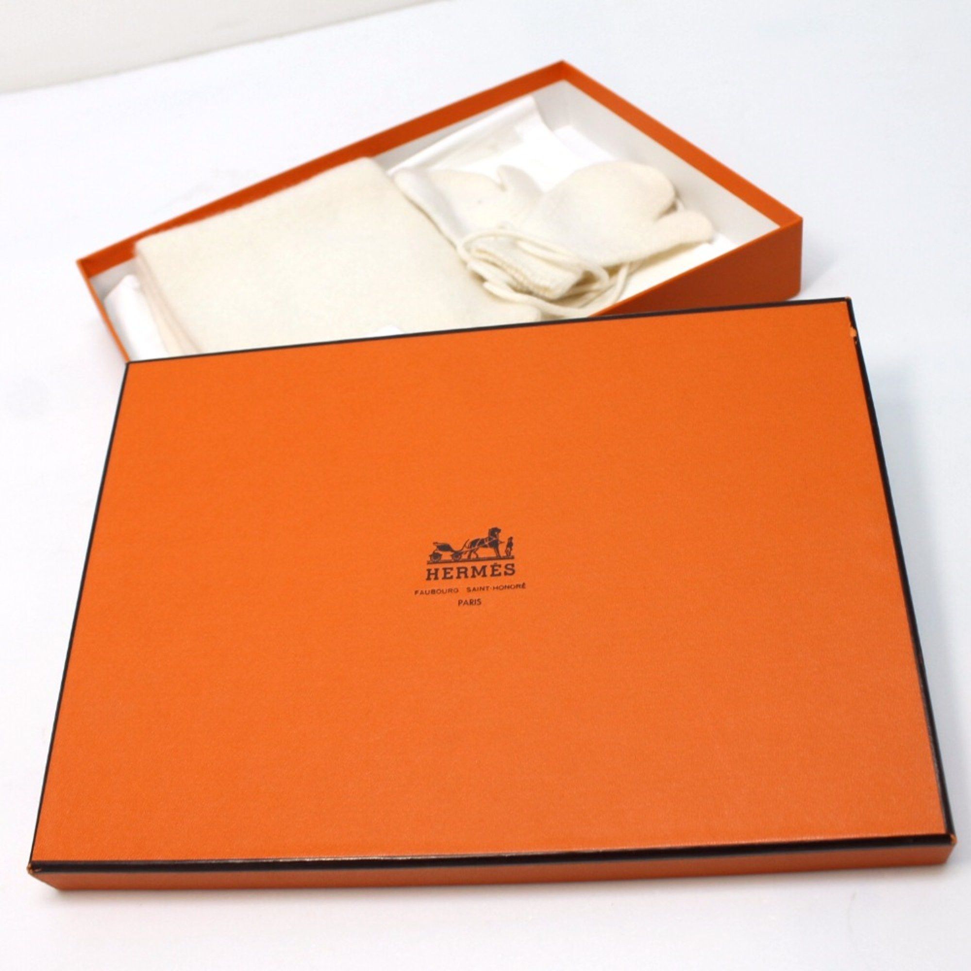 Hermes Hermes Baby mittens & muffler set Scarf White Size ONE SIZE - 6 Thumbnail