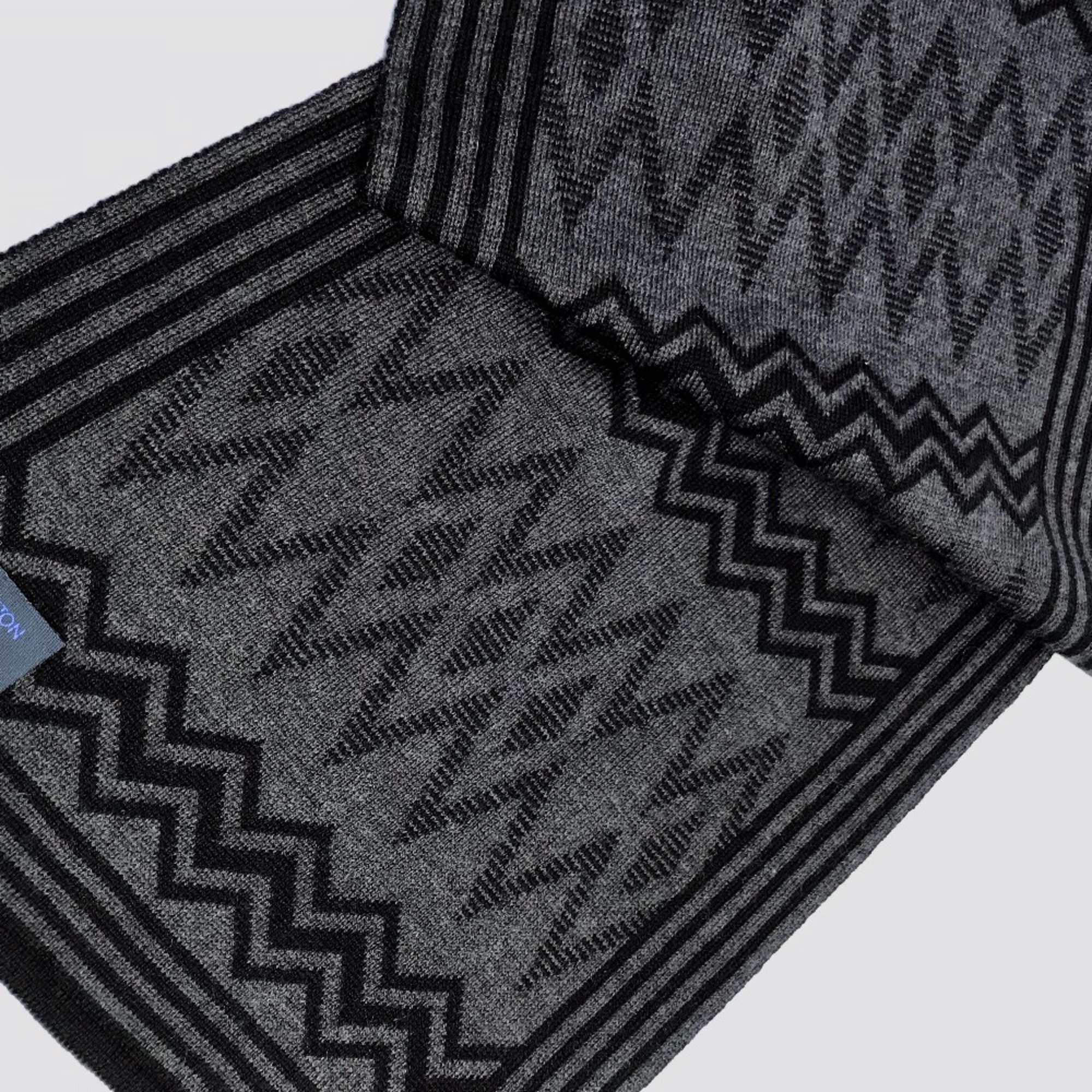 Louis Vuitton Louis Vuitton 401910 Logo pattern Scarf Black /Gray Size ONE SIZE - 6 Thumbnail