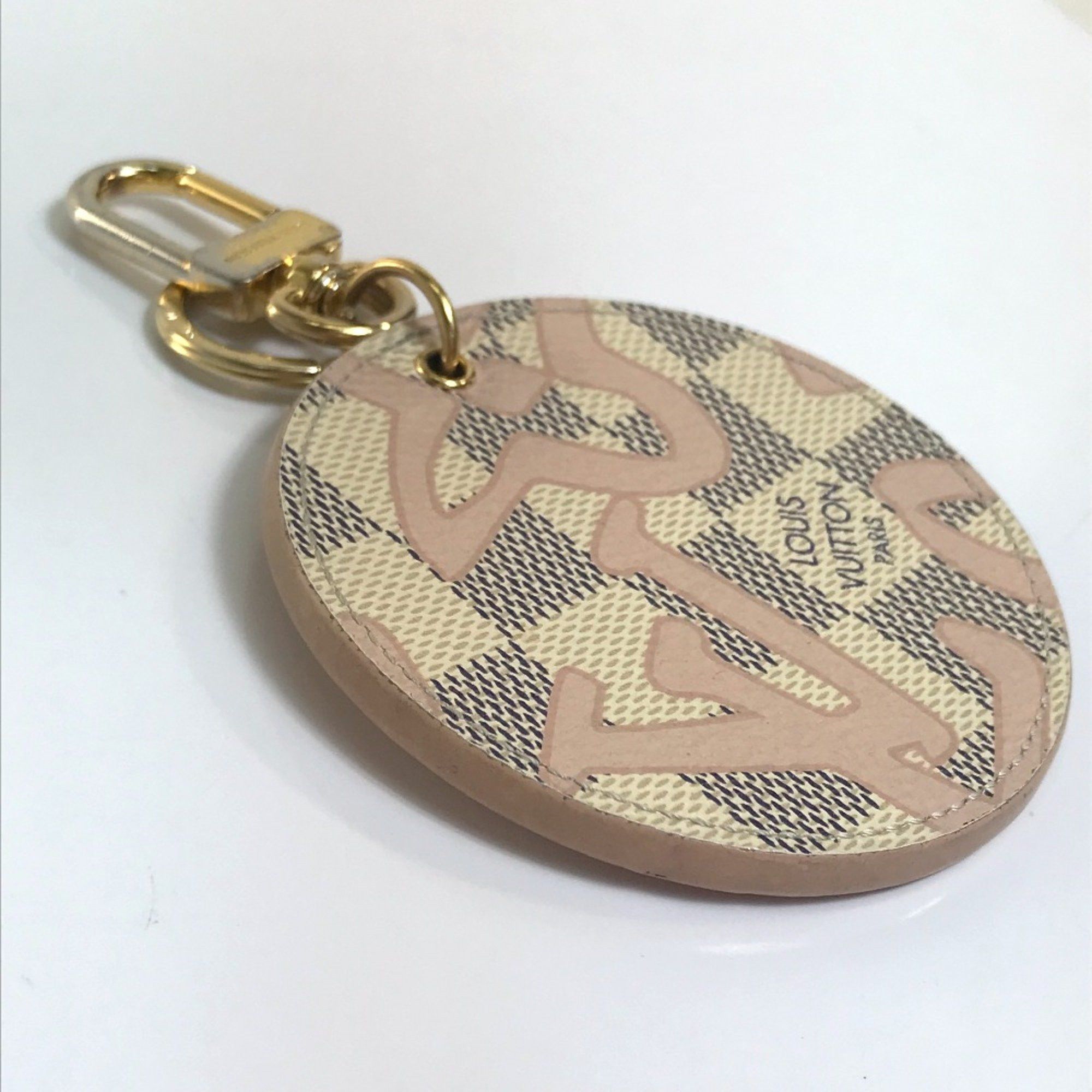 Louis Vuitton Louis Vuitton M61943 Damier Azur charm Key Holder White x Pink Size ONE SIZE - 3 Thumbnail