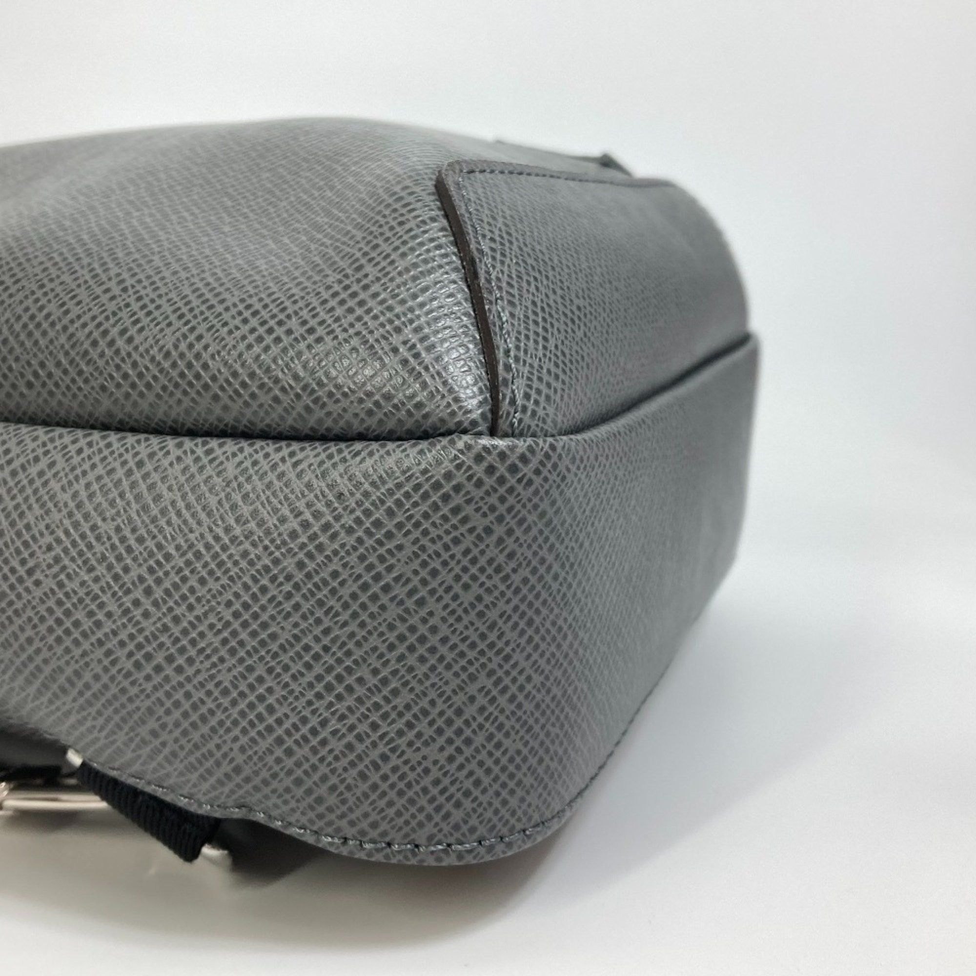 Louis Vuitton Louis Vuitton M30801 Taiga Bag Shoulder Bag Gris gray Size ONE SIZE - 8 Thumbnail