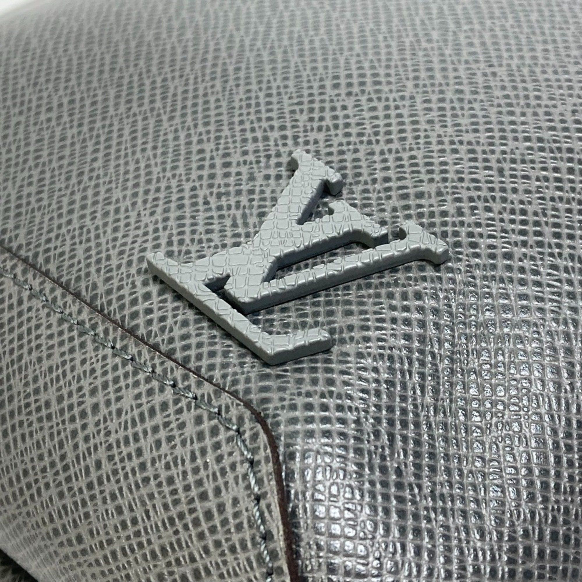 Louis Vuitton Louis Vuitton M30801 Taiga Bag Shoulder Bag Gris gray Size ONE SIZE - 5 Thumbnail