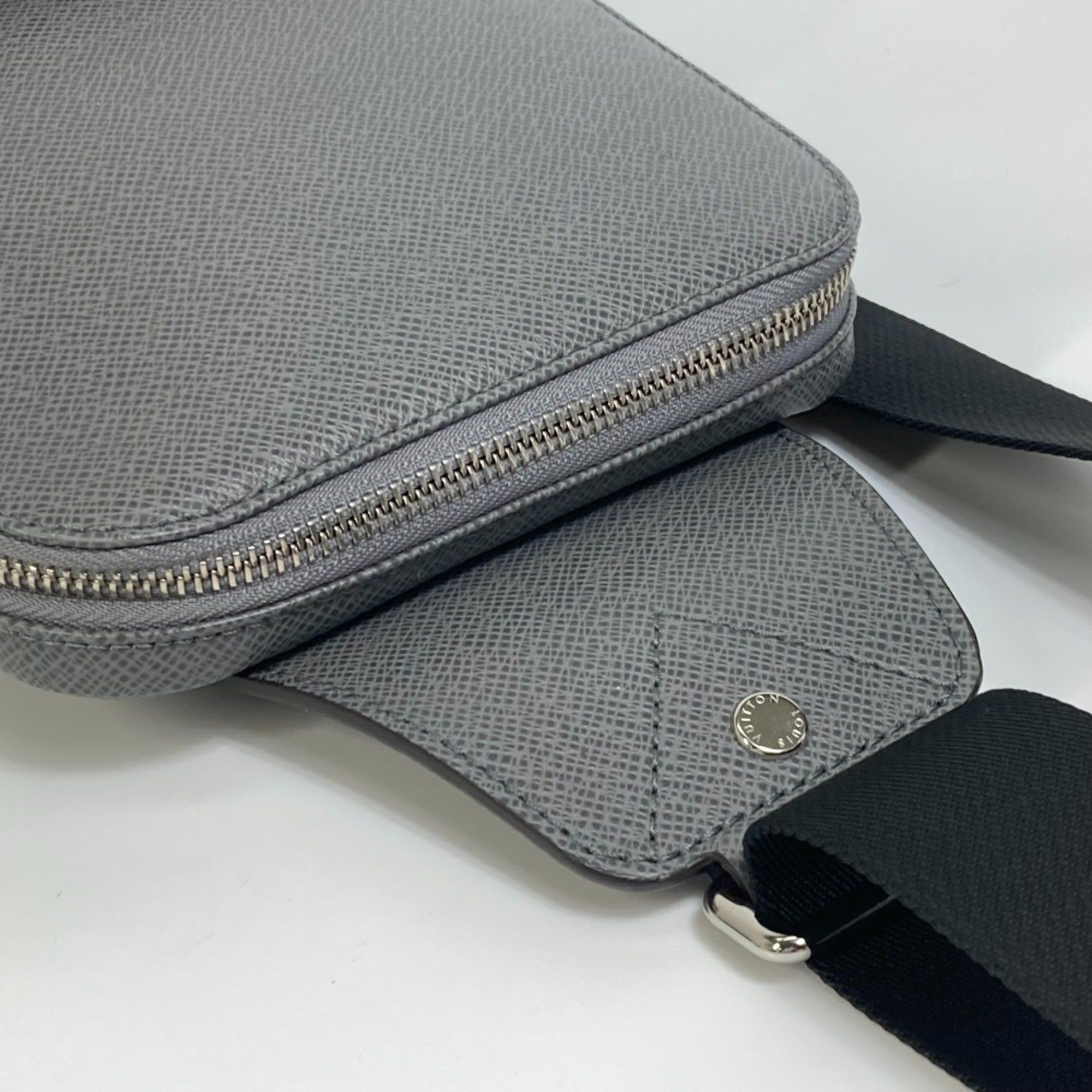 Louis Vuitton Louis Vuitton M30801 Taiga Bag Shoulder Bag Gris gray Size ONE SIZE - 6 Thumbnail