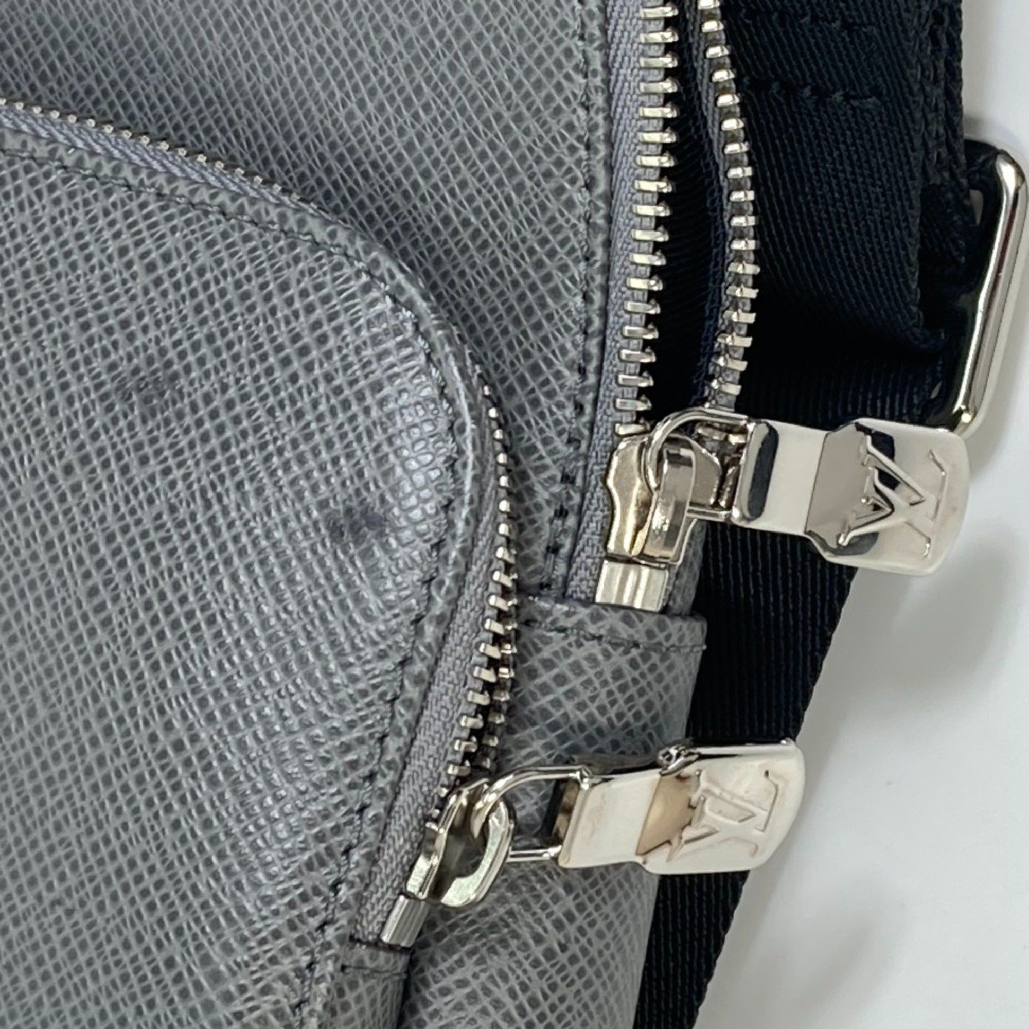 Louis Vuitton Louis Vuitton M30801 Taiga Bag Shoulder Bag Gris gray Size ONE SIZE - 13 Thumbnail