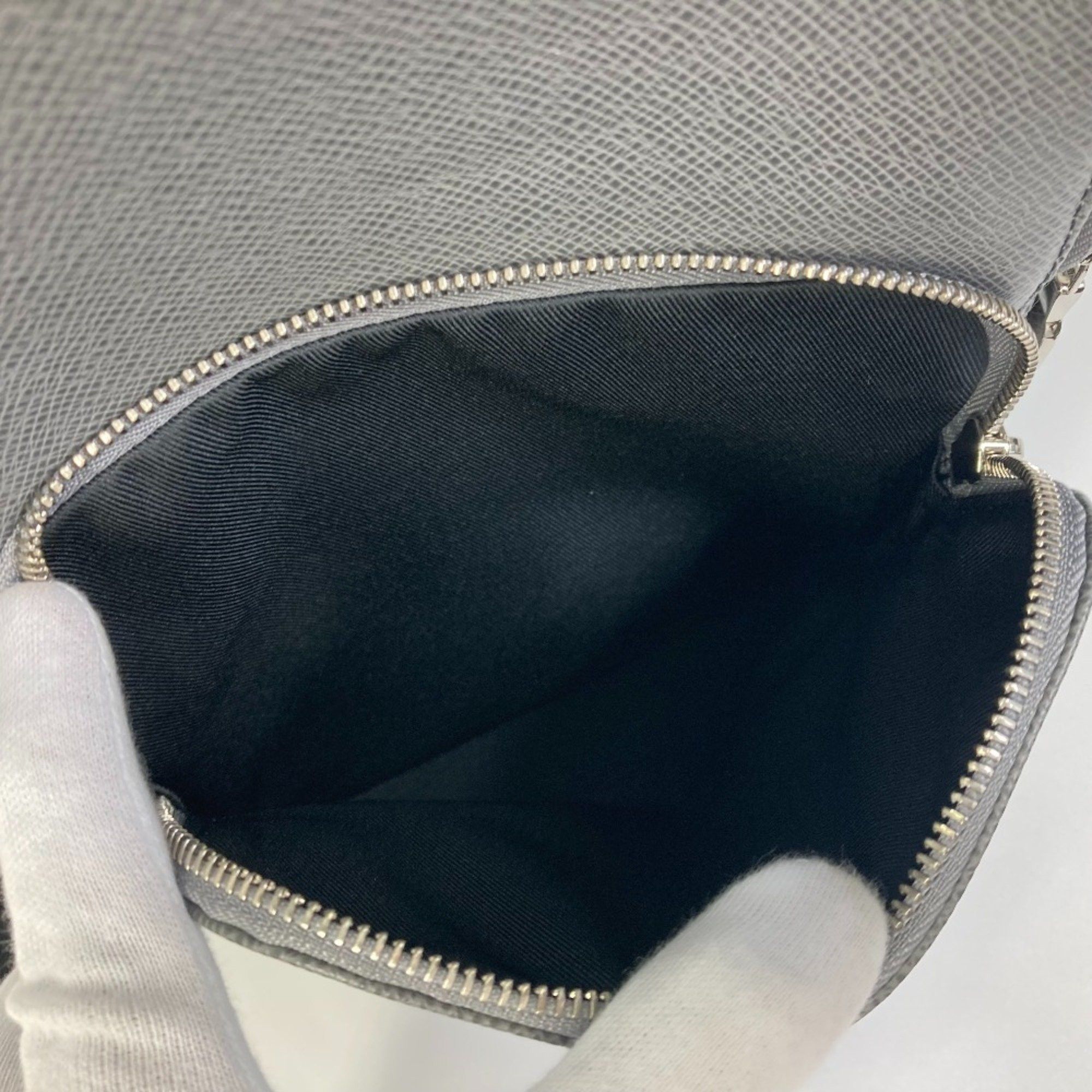 Louis Vuitton Louis Vuitton M30801 Taiga Bag Shoulder Bag Gris gray Size ONE SIZE - 10 Thumbnail