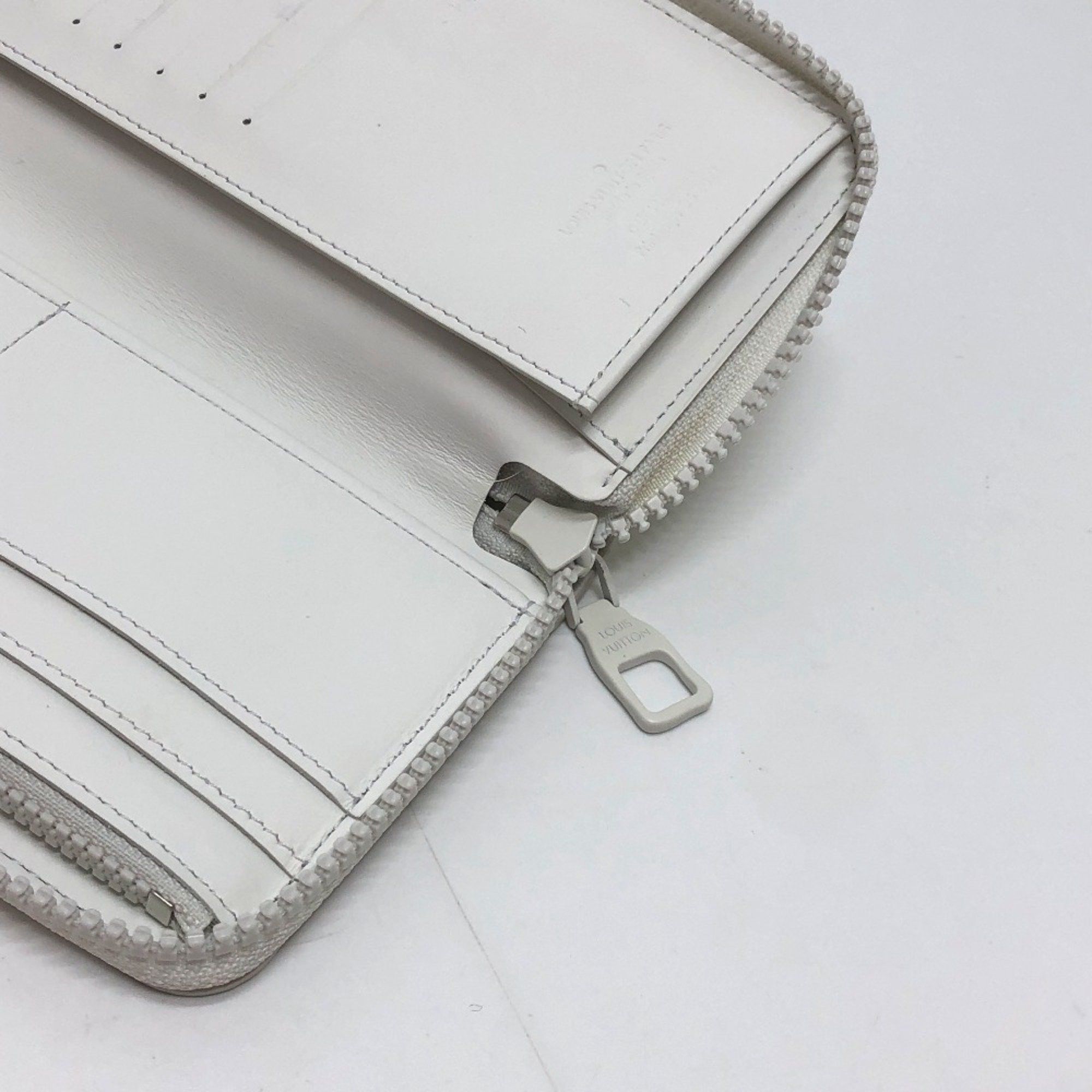 Louis Vuitton Louis Vuitton M80337 Zippy Wallet Vertical LV friend Long Wallet White Size ONE SIZE - 7 Thumbnail