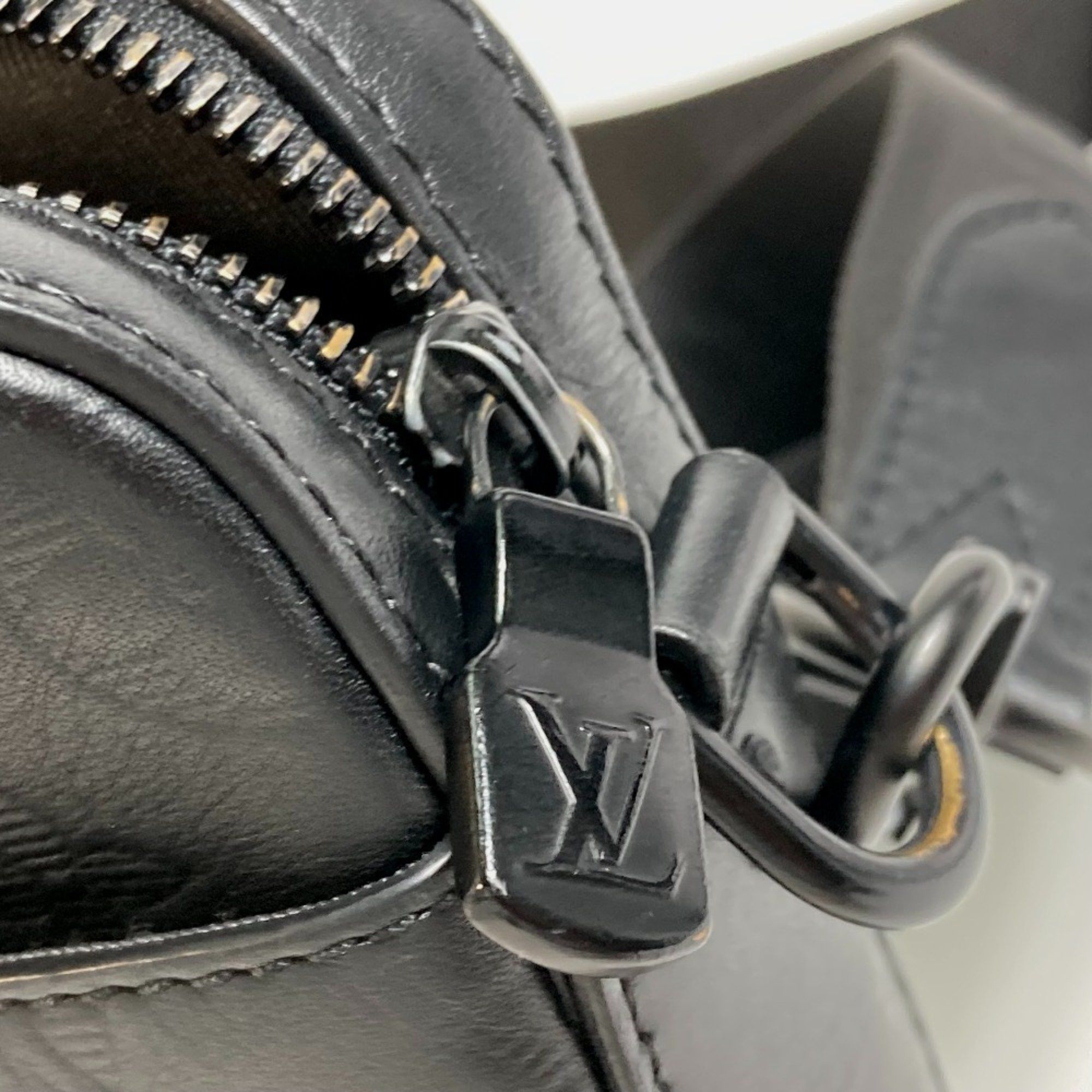 Louis Vuitton Louis Vuitton M69827 Monogram shadow Bag Crossbody body bag Black Size ONE SIZE - 12 Thumbnail