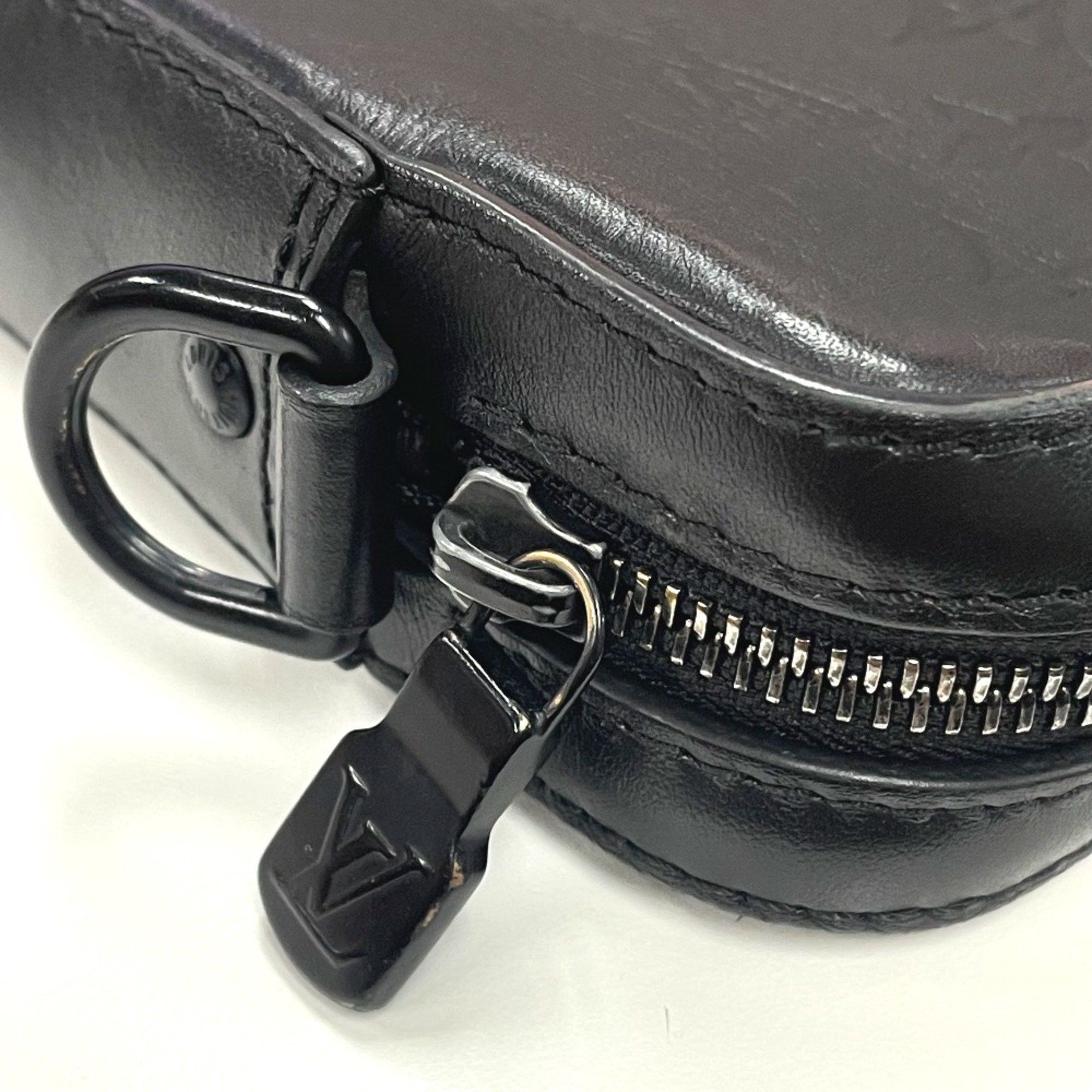 Louis Vuitton Louis Vuitton M69827 Monogram shadow Bag Crossbody body bag Black Size ONE SIZE - 14 Thumbnail