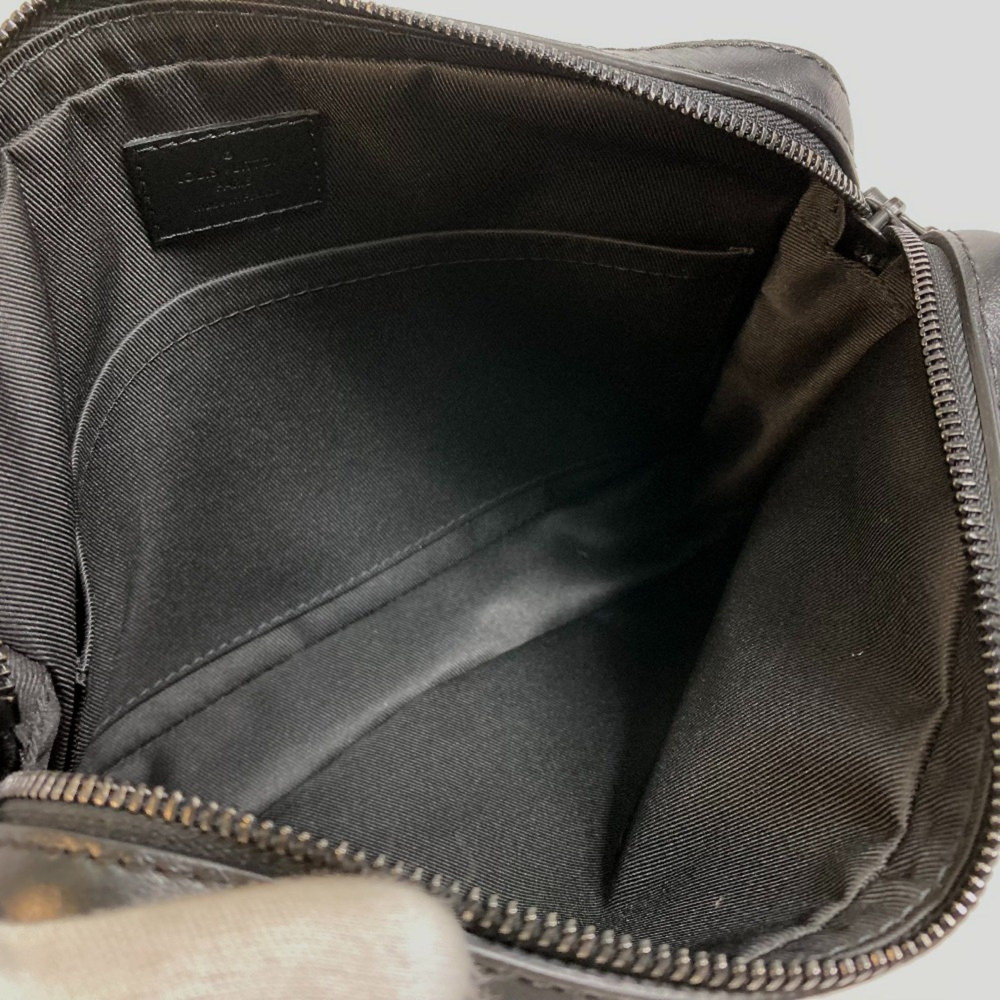 Louis Vuitton Louis Vuitton M69827 Monogram shadow Bag Crossbody body bag Black Size ONE SIZE - 11 Thumbnail