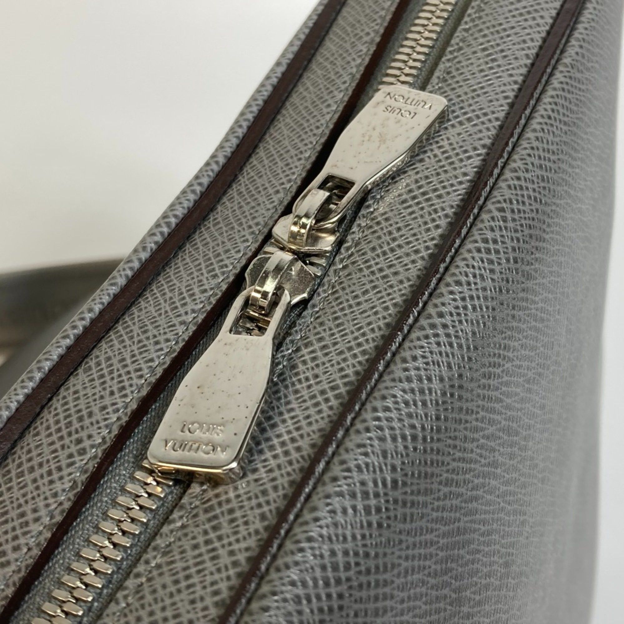 Louis Vuitton Louis Vuitton M32641 Taiga 2WAY Shoulder Bag Briefcase gray Size ONE SIZE - 12 Thumbnail