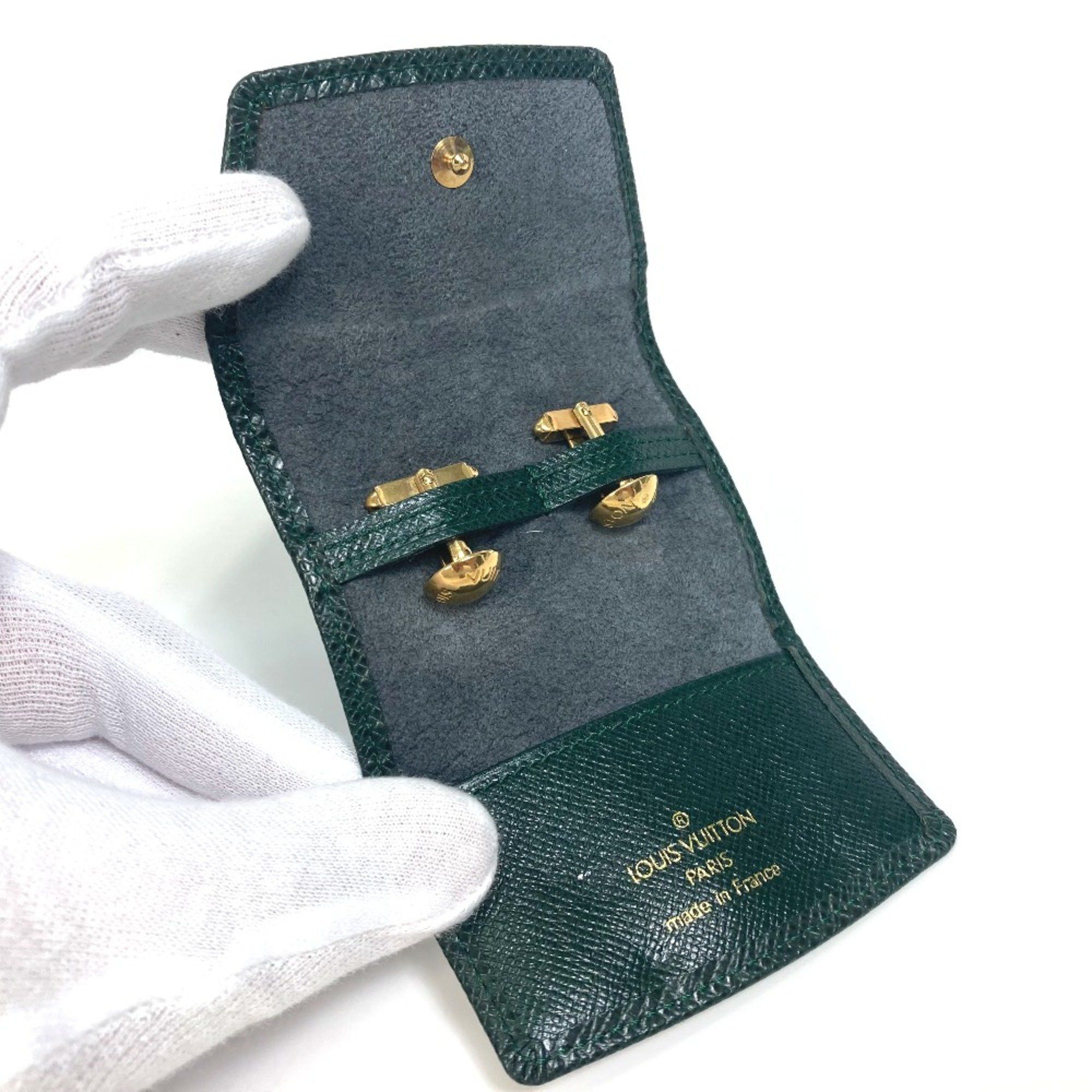 Louis Vuitton Louis Vuitton M30974 Monogram flower Taiga case cuffs Gold Size ONE SIZE - 8 Thumbnail
