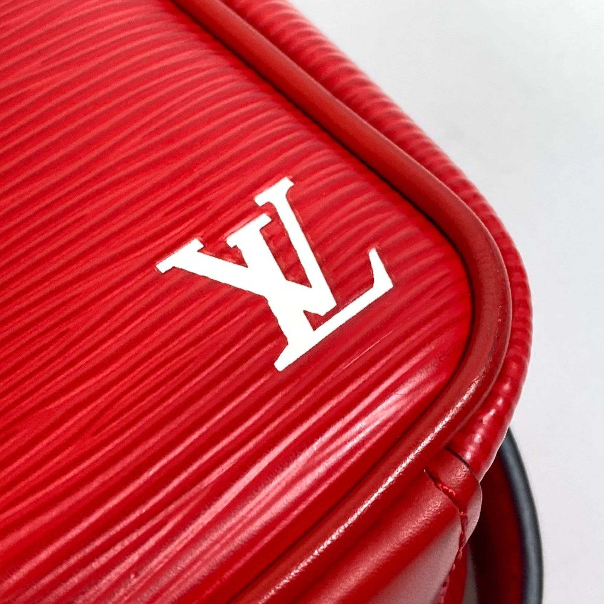 Louis Vuitton Louis Vuitton M53417 Epi DanubePM bag supreme collaboration Shoulder Bag Red SilverHardware Size ONE SIZE - 10 Thumbnail