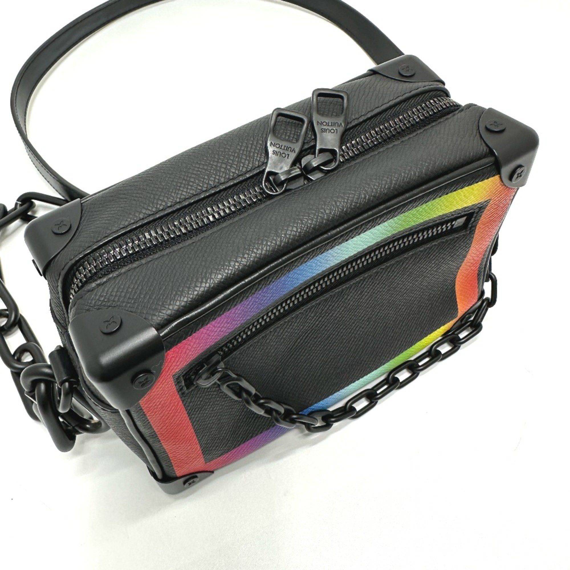 Louis Vuitton Louis Vuitton M30351 Taiga Shoulder Bag Black Size ONE SIZE - 6 Thumbnail