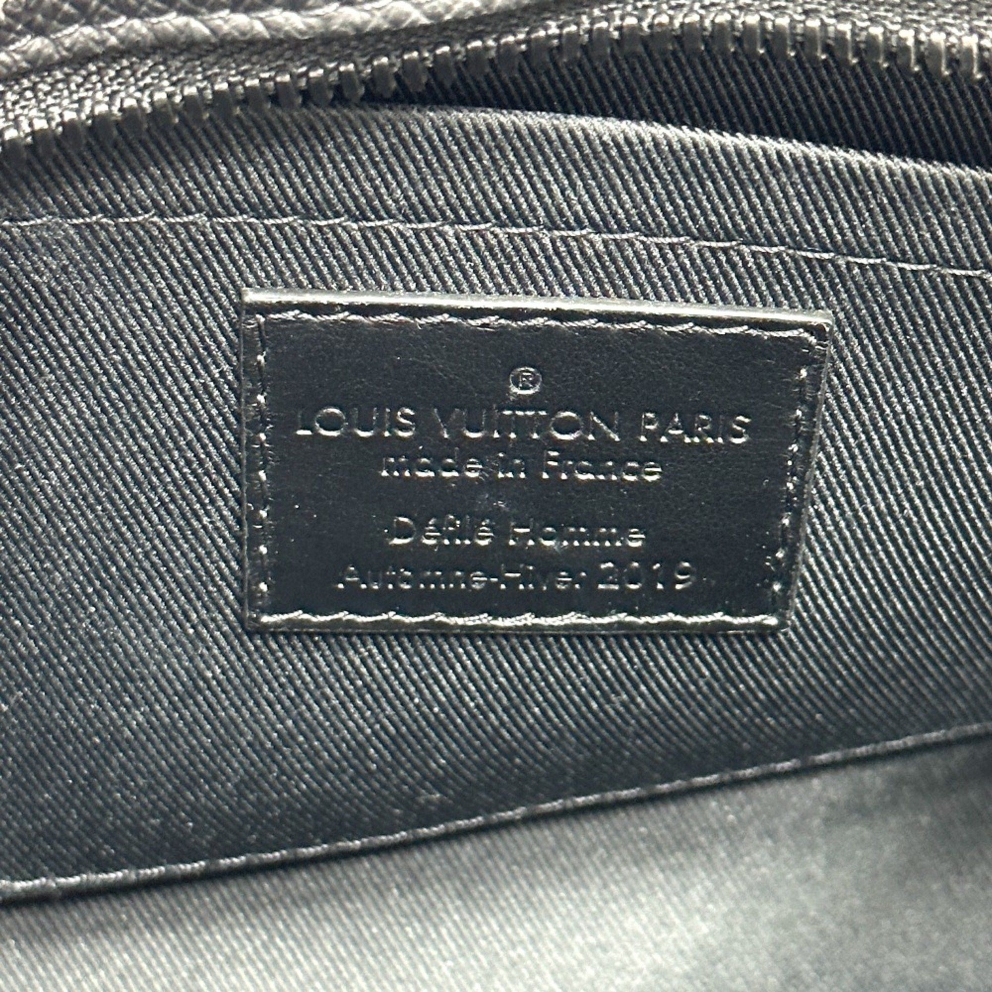 Louis Vuitton Louis Vuitton M30351 Taiga Shoulder Bag Black Size ONE SIZE - 10 Thumbnail