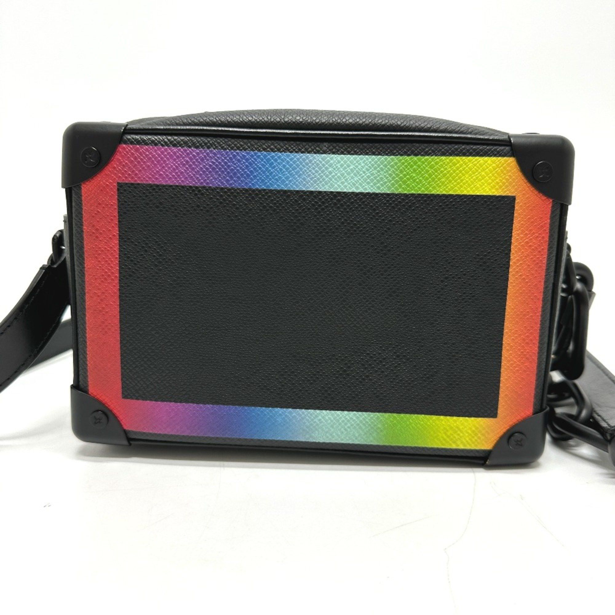 Louis Vuitton Louis Vuitton M30351 Taiga Shoulder Bag Black Size ONE SIZE - 2 Thumbnail