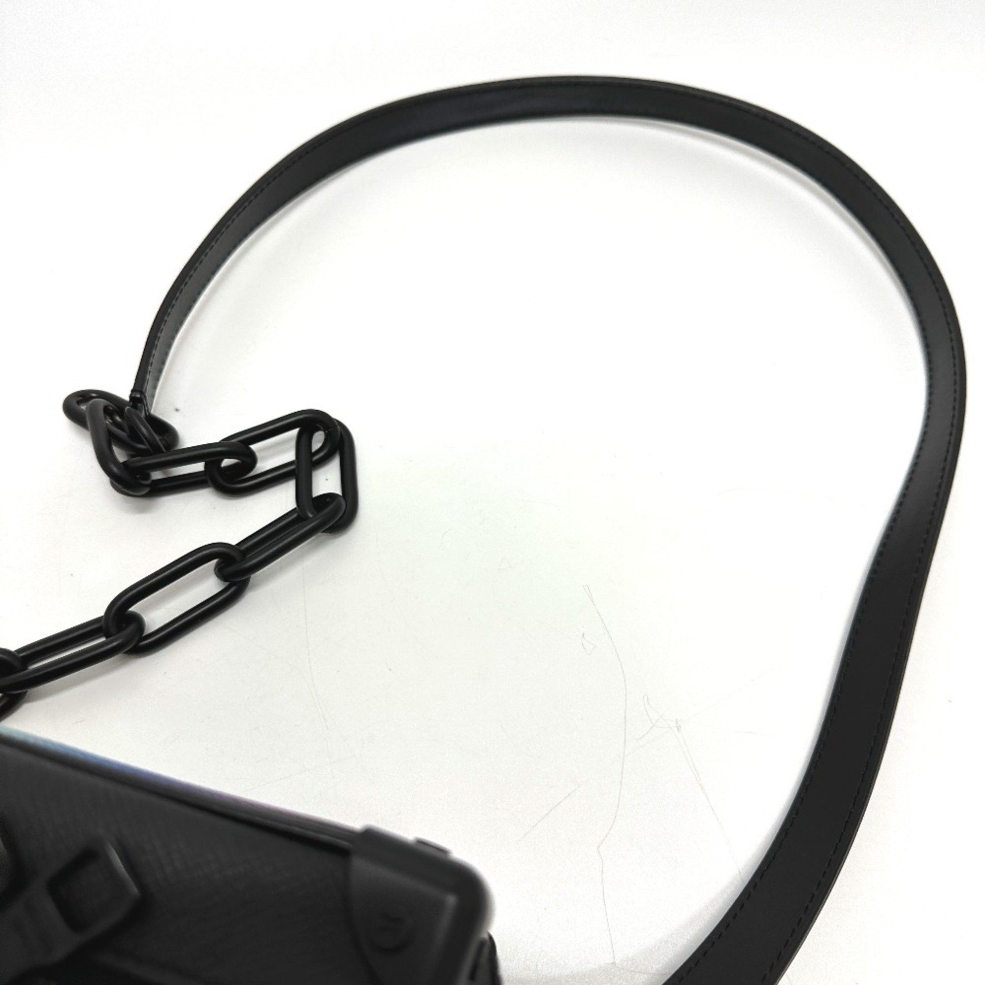 Louis Vuitton Louis Vuitton M30351 Taiga Shoulder Bag Black Size ONE SIZE - 7 Thumbnail