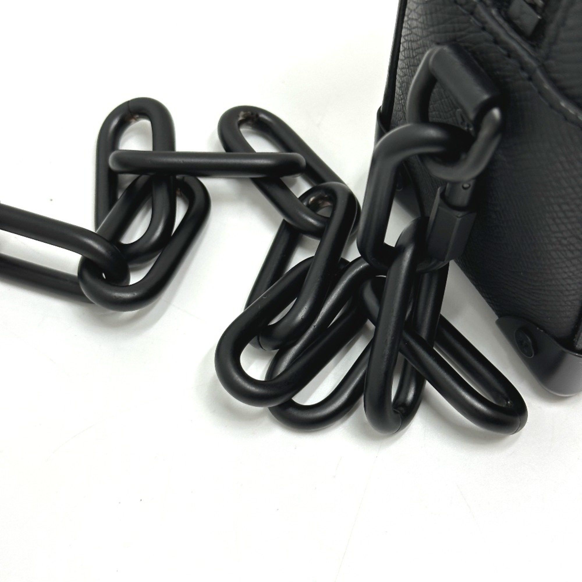 Louis Vuitton Louis Vuitton M30351 Taiga Shoulder Bag Black Size ONE SIZE - 8 Thumbnail