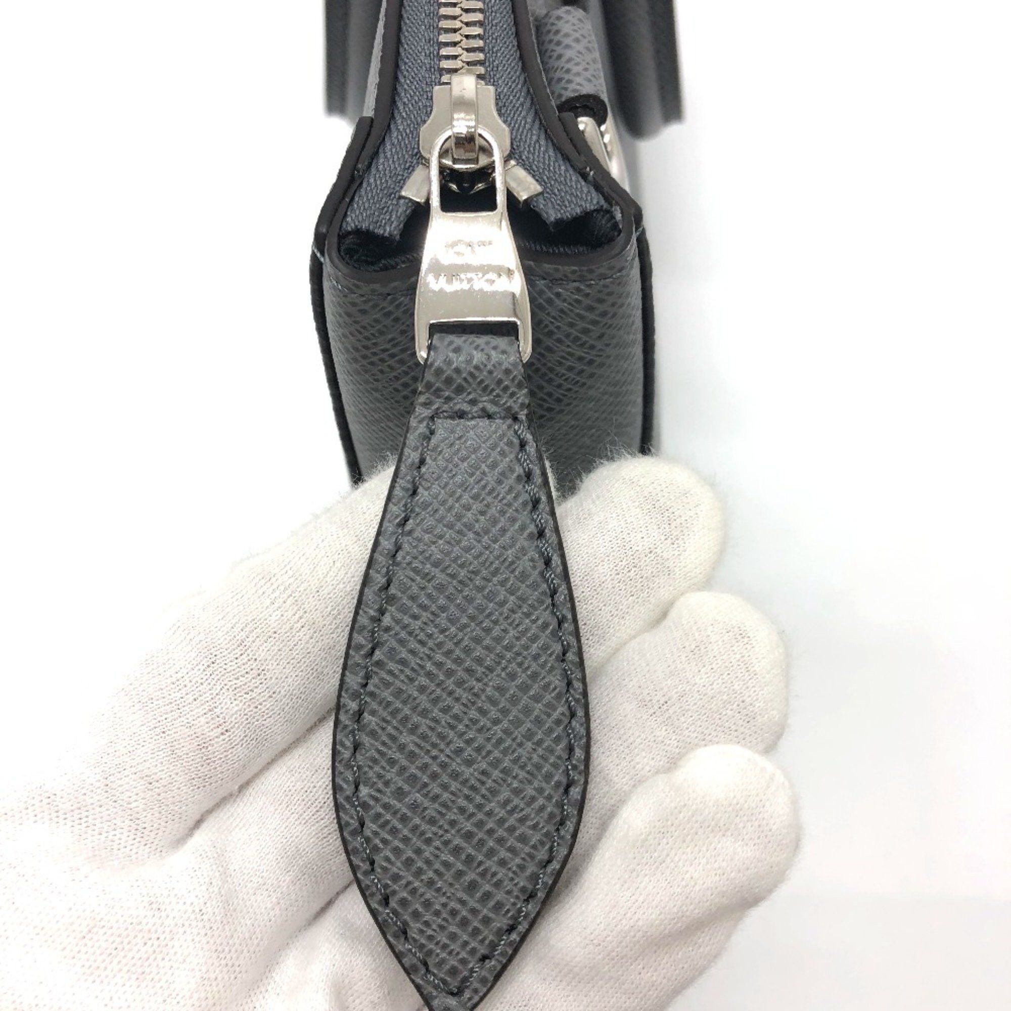 Louis Vuitton Louis Vuitton M30856 Taiga 2WAY/Bag Business bag Grassi gray SilverHardware Size ONE SIZE - 8 Thumbnail