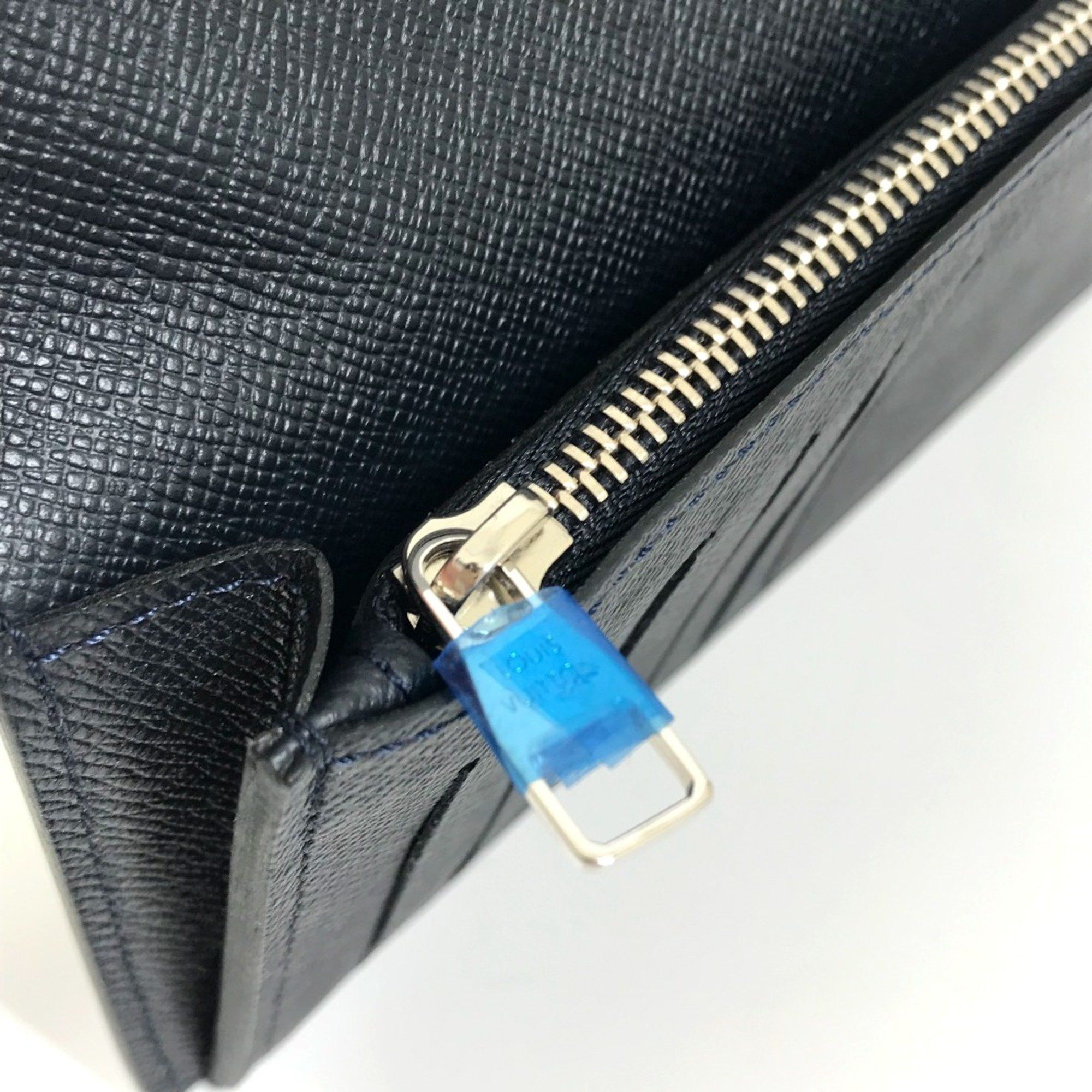 Louis Vuitton Louis Vuitton M30502 Taiga Long Wallet Dark Navy Based Size ONE SIZE - 14 Thumbnail