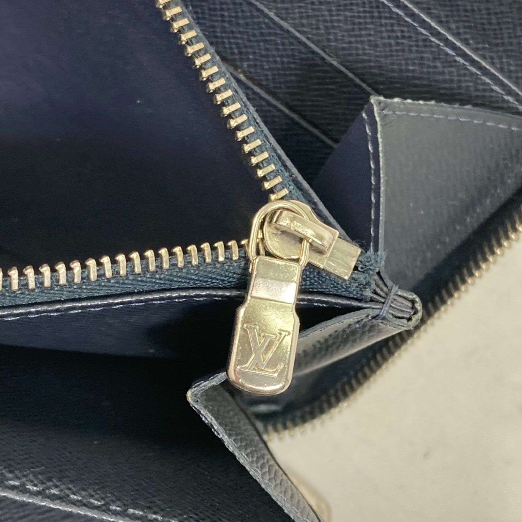 Louis Vuitton Louis Vuitton M62644 travel case long wallet Zip Around Long Wallet Navy Size ONE SIZE - 13 Thumbnail