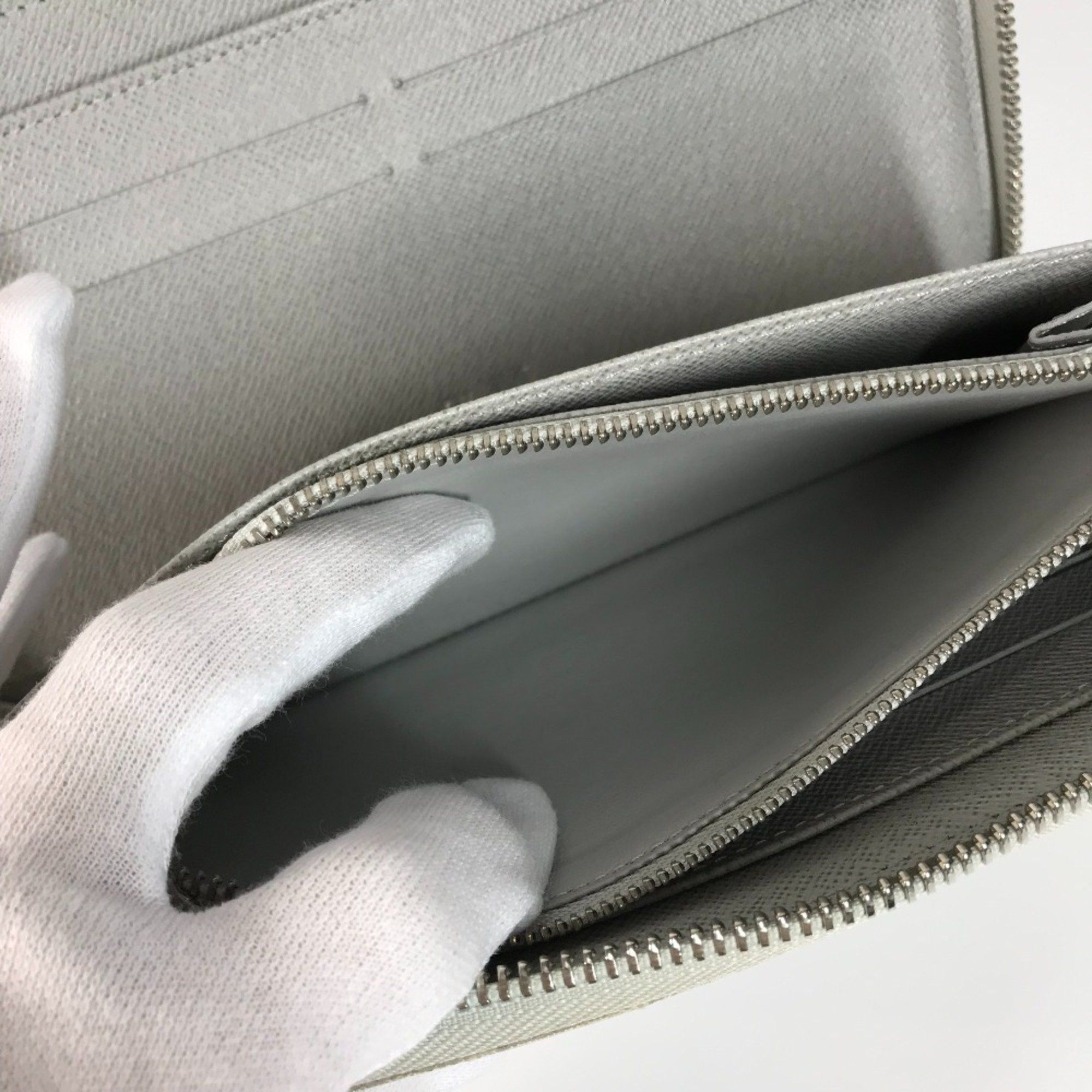 Louis Vuitton Louis Vuitton M67824 Monogram Logo Story Zip Around Long Wallet White Size ONE SIZE - 13 Thumbnail