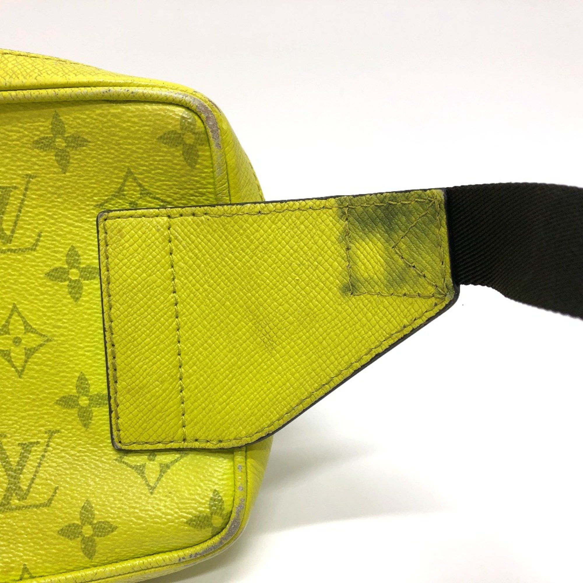 Louis Vuitton Louis Vuitton M30239 Taigalama Messenger bag body bag yellow Black/SilverHardware Size ONE SIZE - 6 Thumbnail