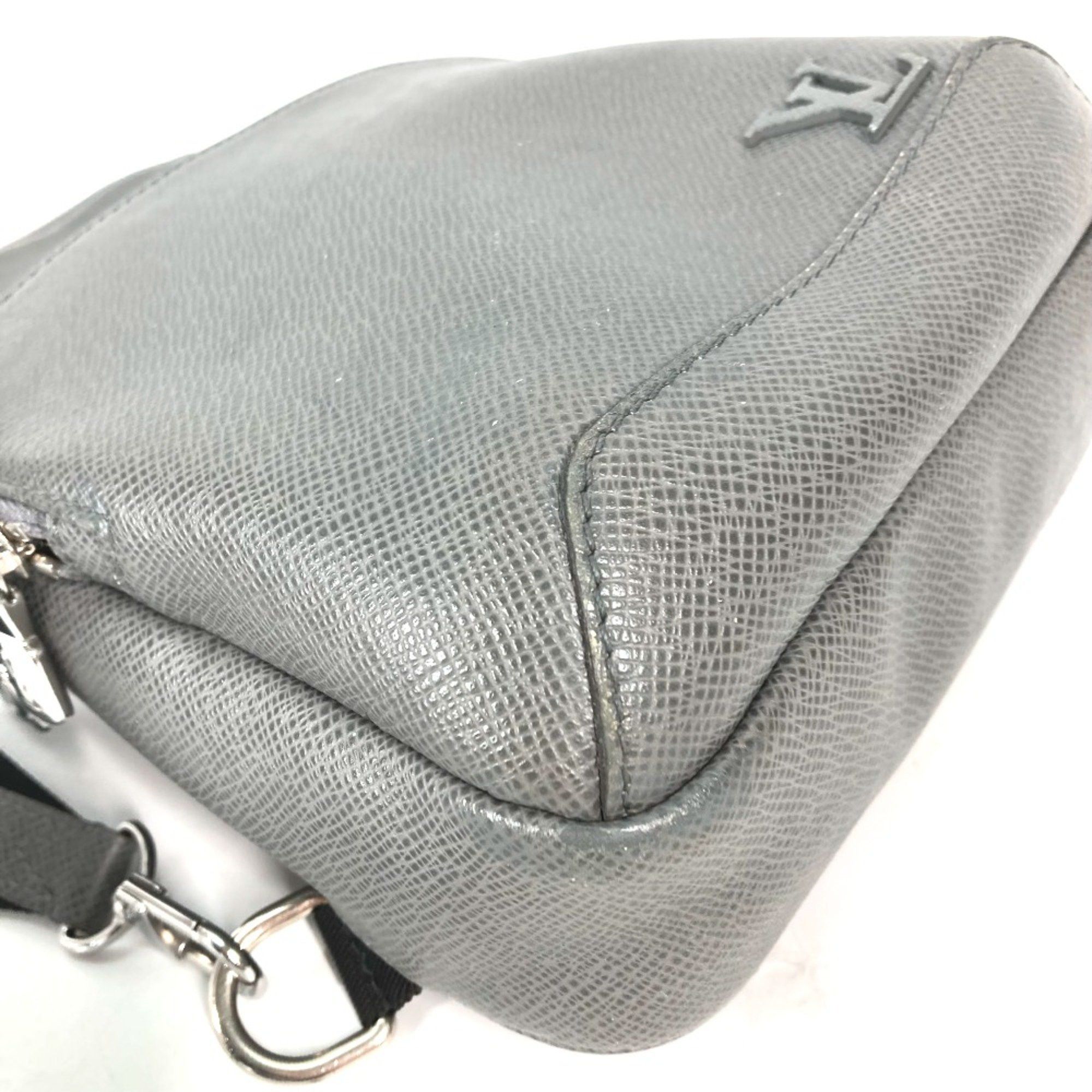 Louis Vuitton Louis Vuitton M30951 Taiga Shoulder Bag Cross body bag gray Size ONE SIZE - 4 Thumbnail