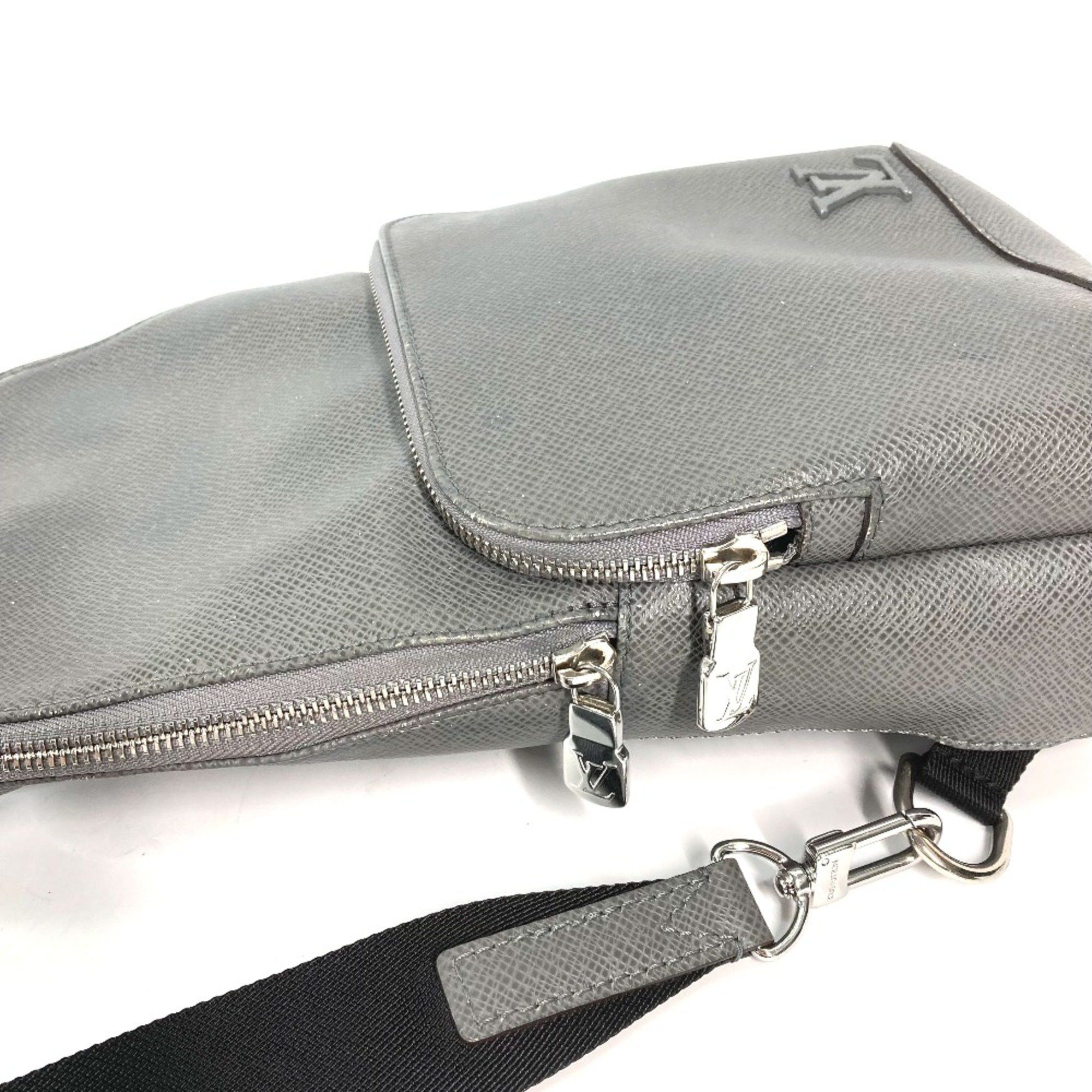 Louis Vuitton Louis Vuitton M30951 Taiga Shoulder Bag Cross body bag gray Size ONE SIZE - 3 Thumbnail