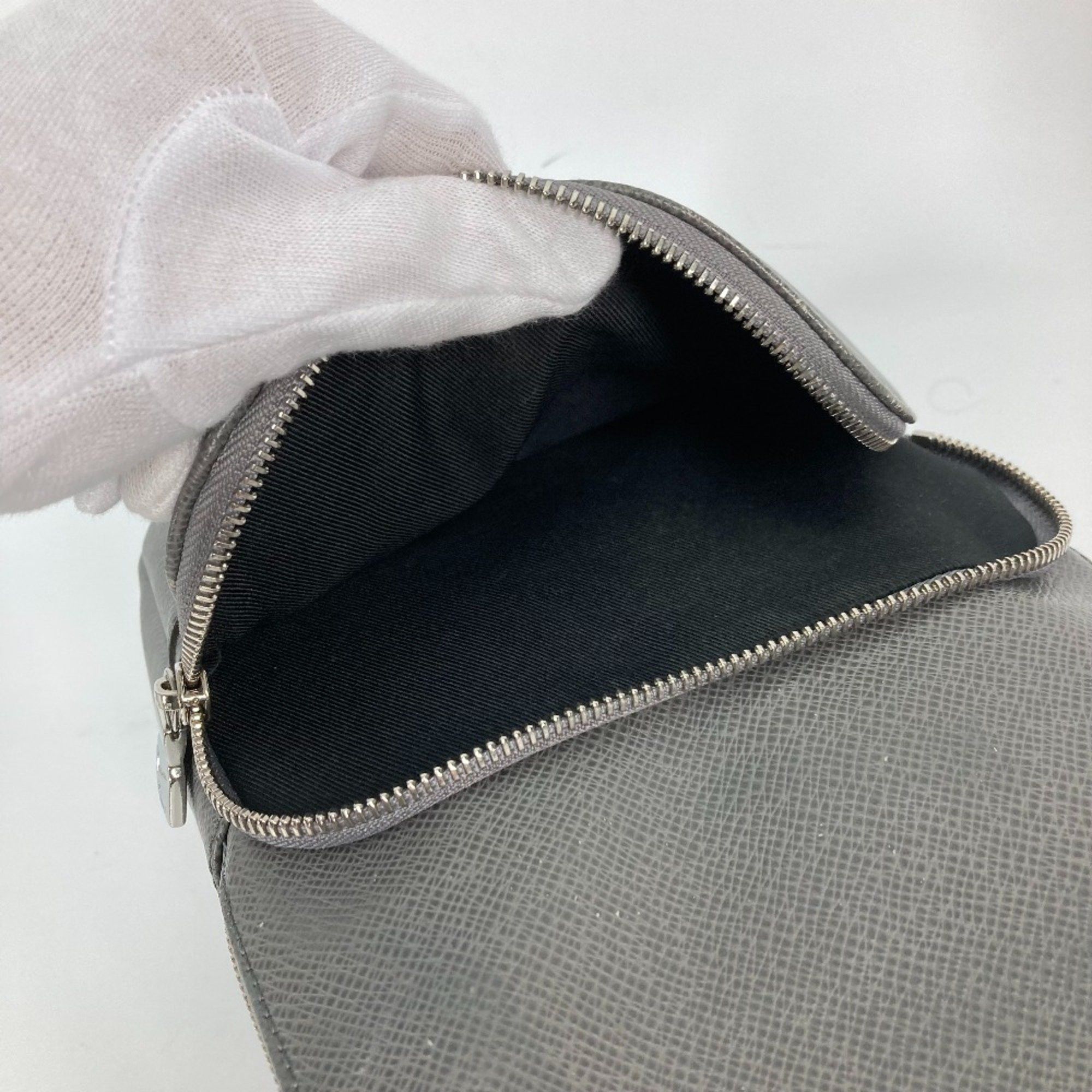 Louis Vuitton Louis Vuitton M30951 Taiga Shoulder Bag Cross body bag gray Size ONE SIZE - 11 Thumbnail