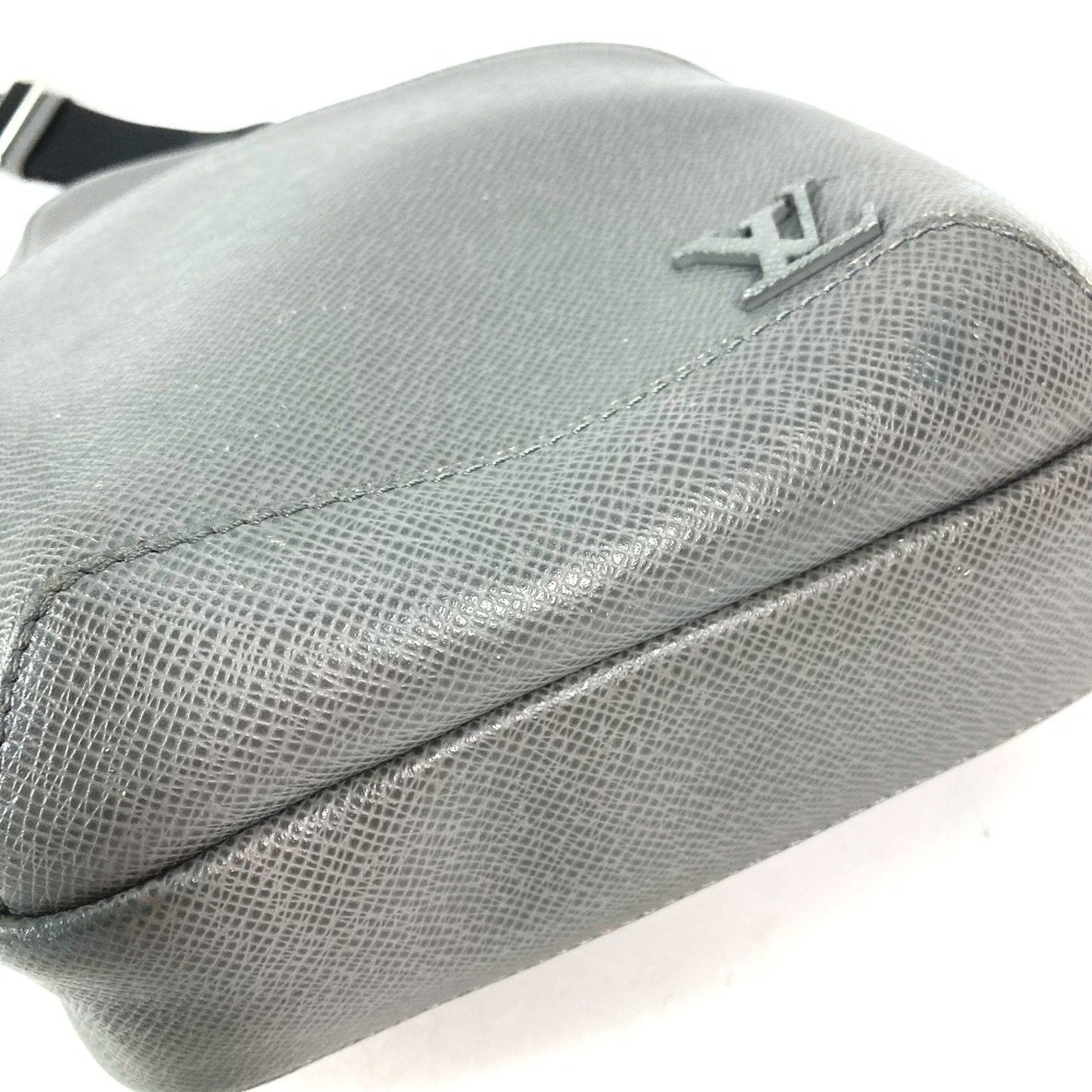 Louis Vuitton Louis Vuitton M30951 Taiga Shoulder Bag Cross body bag gray Size ONE SIZE - 5 Thumbnail