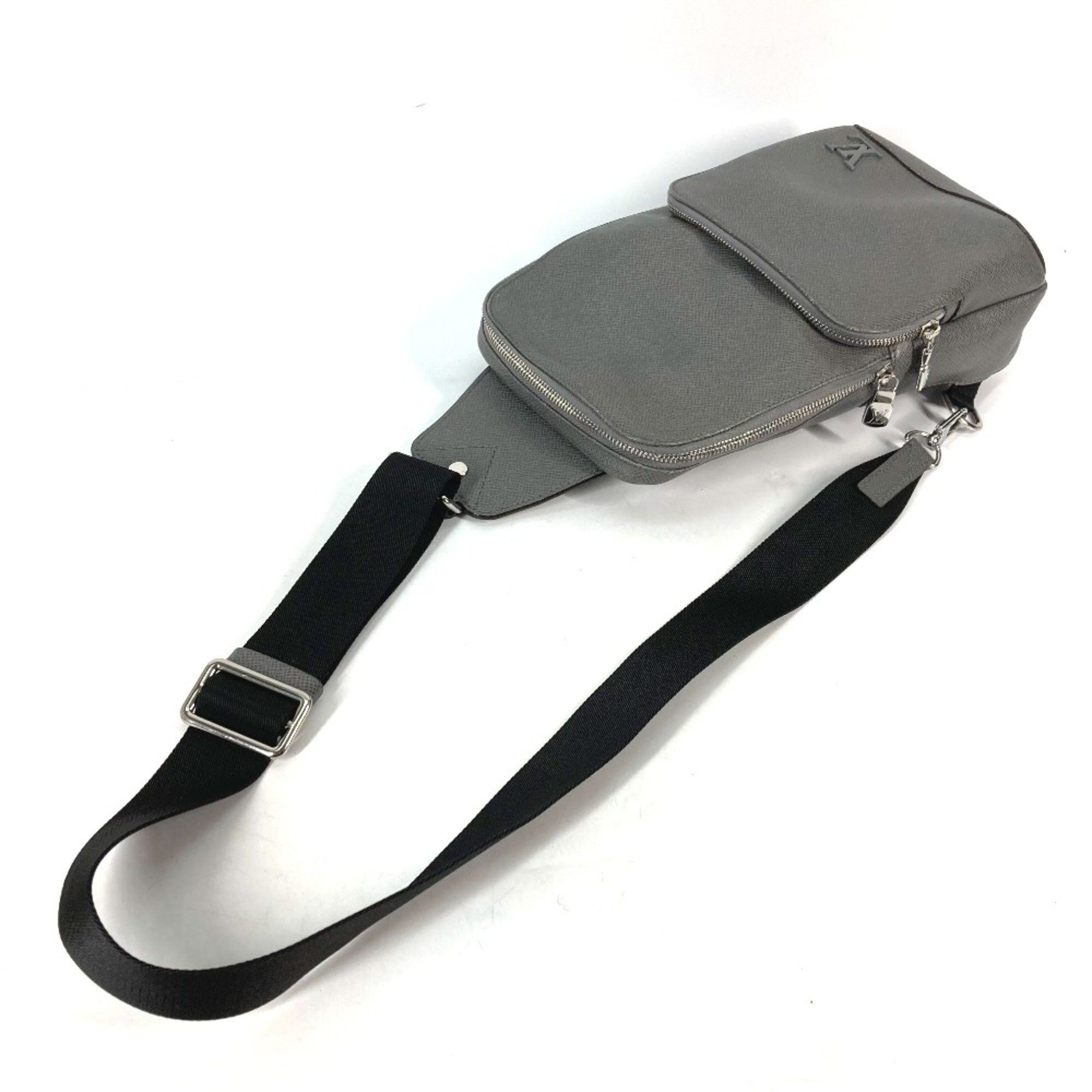 Louis Vuitton Louis Vuitton M30951 Taiga Shoulder Bag Cross body bag gray Size ONE SIZE - 2 Thumbnail