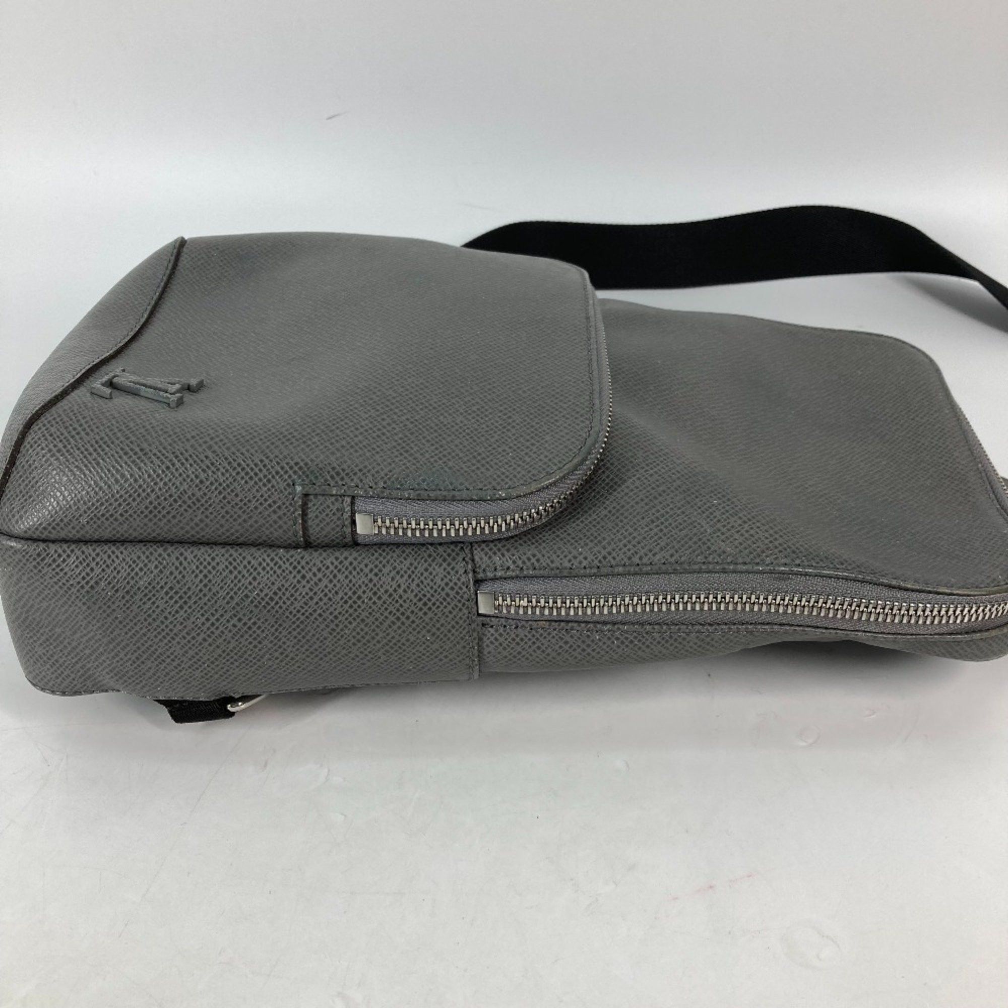 Louis Vuitton Louis Vuitton M30951 Taiga Shoulder Bag Cross body bag gray Size ONE SIZE - 6 Thumbnail