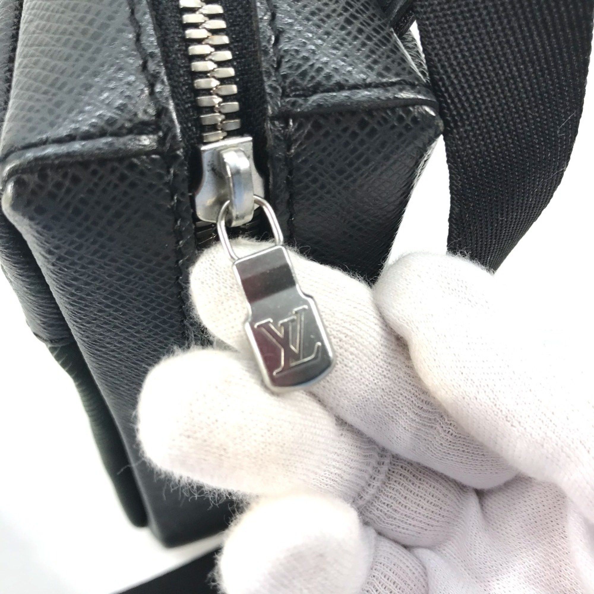 Louis Vuitton Louis Vuitton M30902 Taiga Shoulder Bag khaki Black Size ONE SIZE - 13 Thumbnail