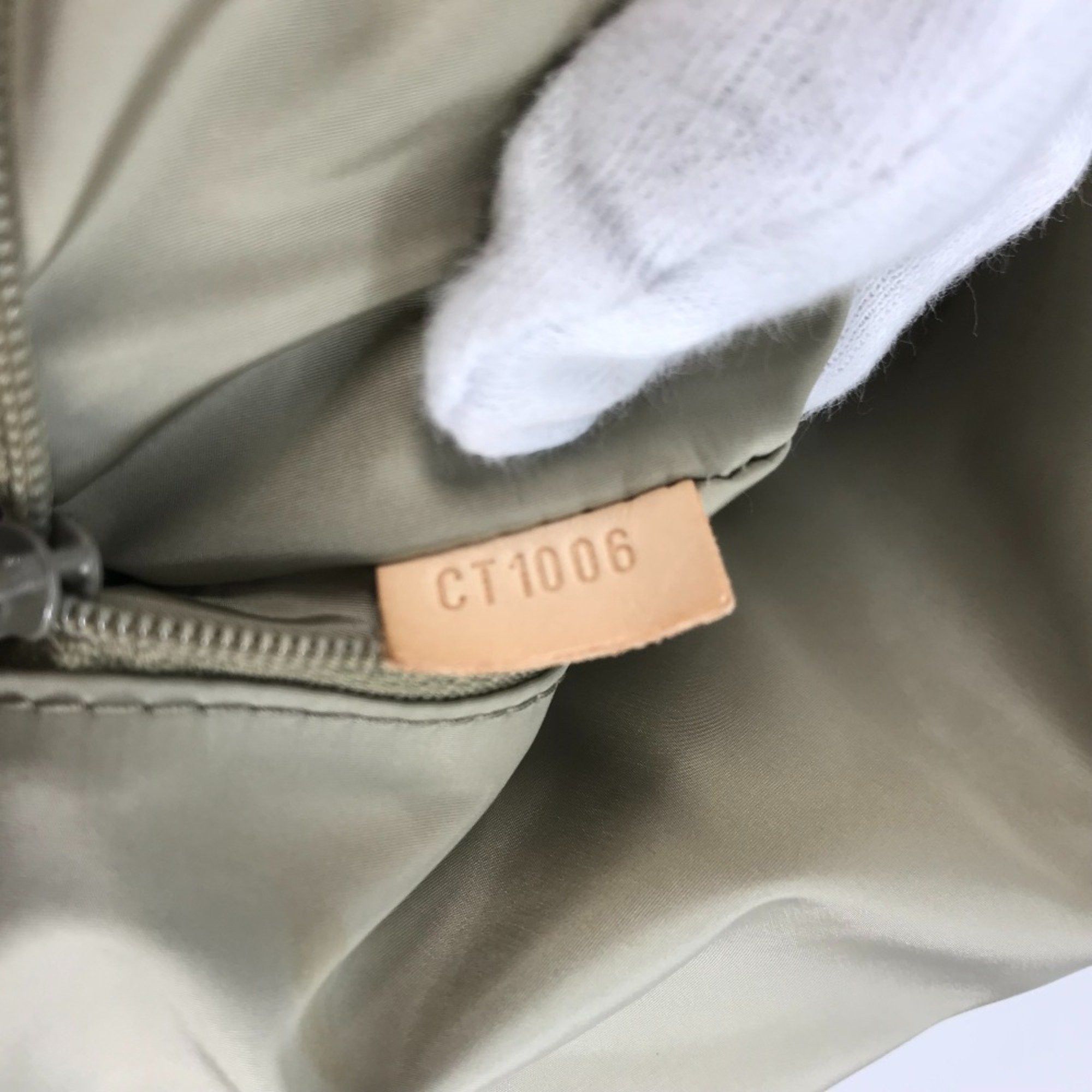Louis Vuitton Louis Vuitton M93074 Damier Geant Crossbody bag Shoulder Bag khaki Size ONE SIZE - 11 Thumbnail