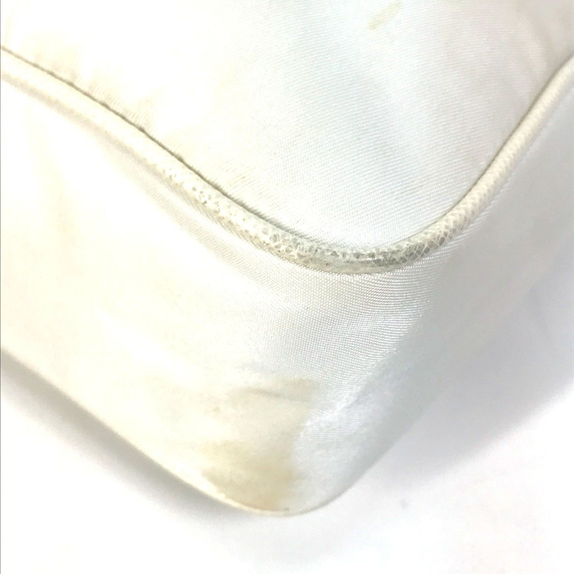 Prada PRADA 1BH204 triangle logo triangle logo plate Chain with crossbody pouch Shoulder Bag White Beige Size ONE SIZE - 16 Thumbnail