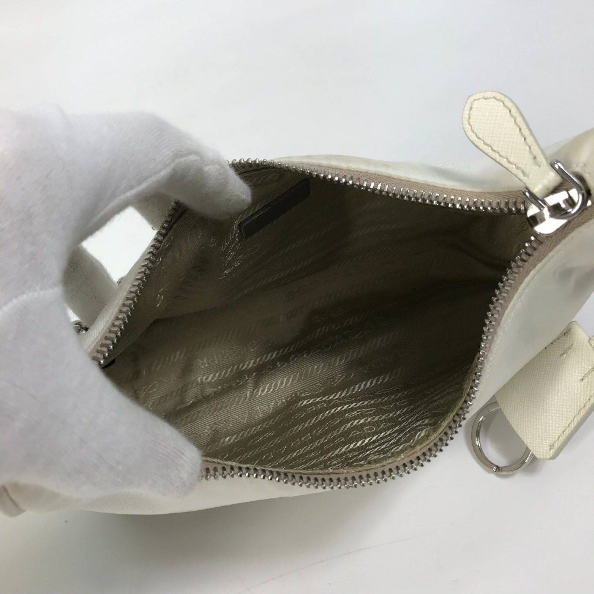 Prada PRADA 1BH204 triangle logo triangle logo plate Chain with crossbody pouch Shoulder Bag White Beige Size ONE SIZE - 12 Thumbnail