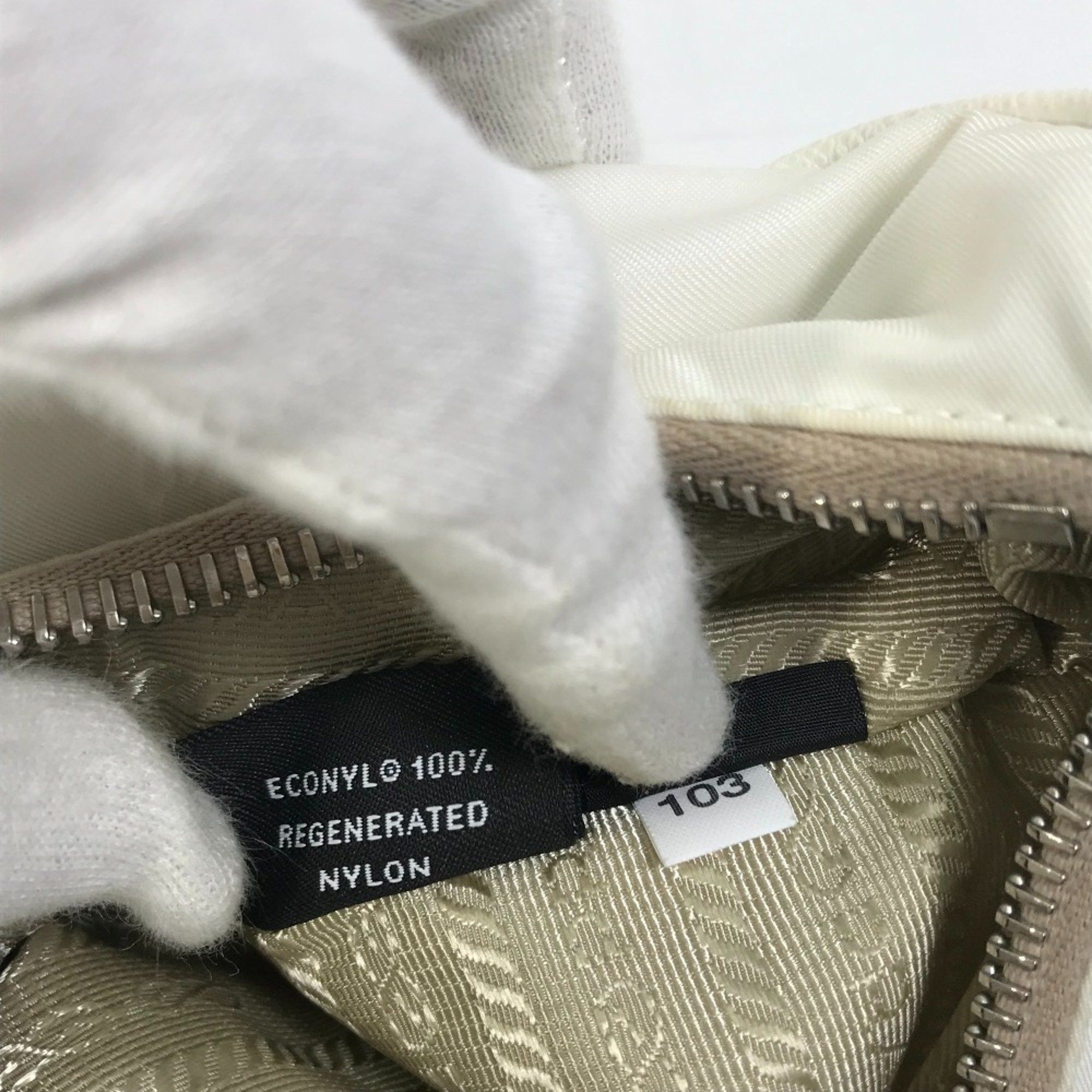 Prada PRADA 1BH204 triangle logo triangle logo plate Chain with crossbody pouch Shoulder Bag White Beige Size ONE SIZE - 14 Thumbnail