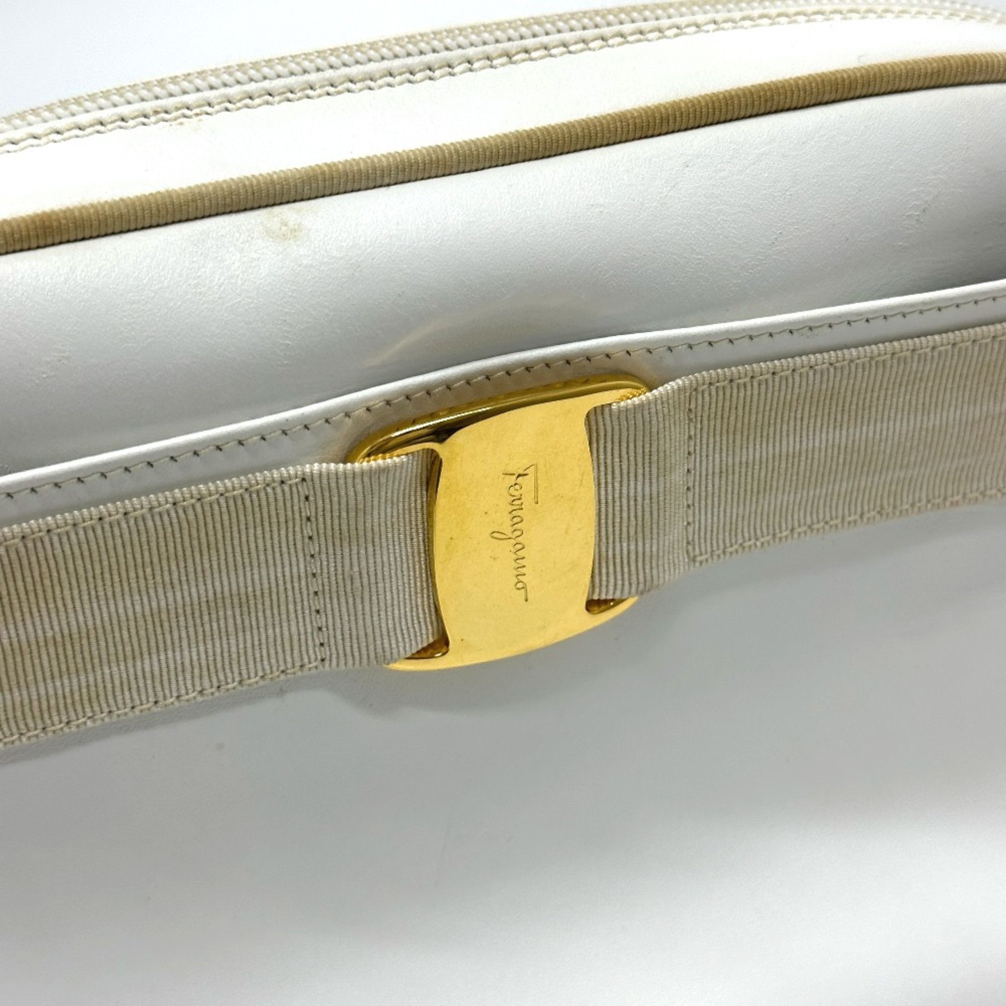 Salvatore Ferragamo Salvatore Ferragamo BA214183 Vala Shoulder Bag White GoldHardware Size ONE SIZE - 8 Thumbnail
