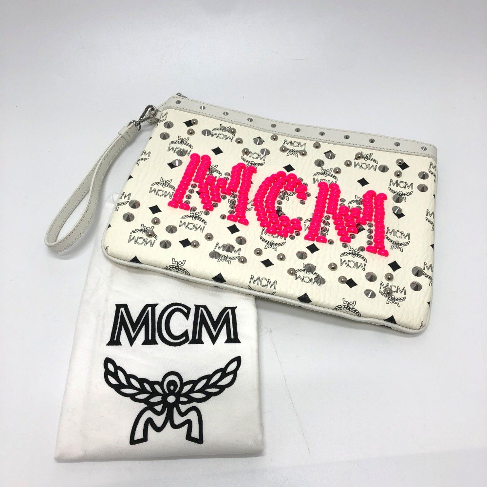 White mcm pouch hotsell