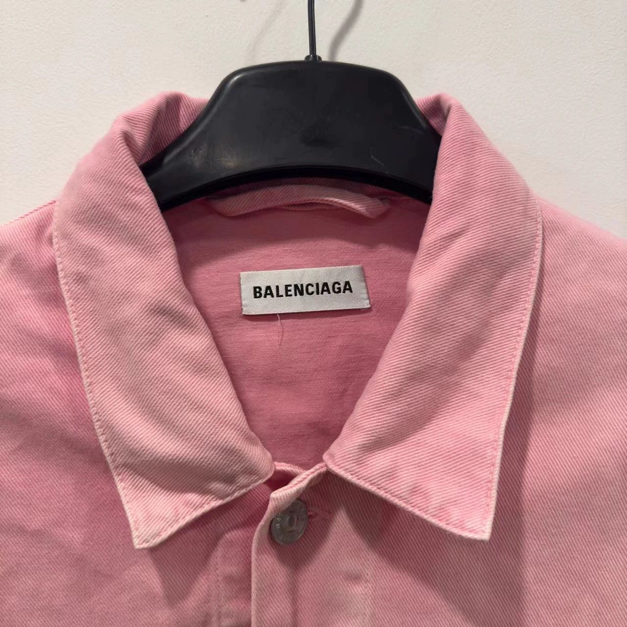 VIP【関税送料無料】希少 BALENCIAGA PINK COTTON DENIM JACKET Balenciaga // Pink Pink Logo Denim Jacket – VSP Consignment