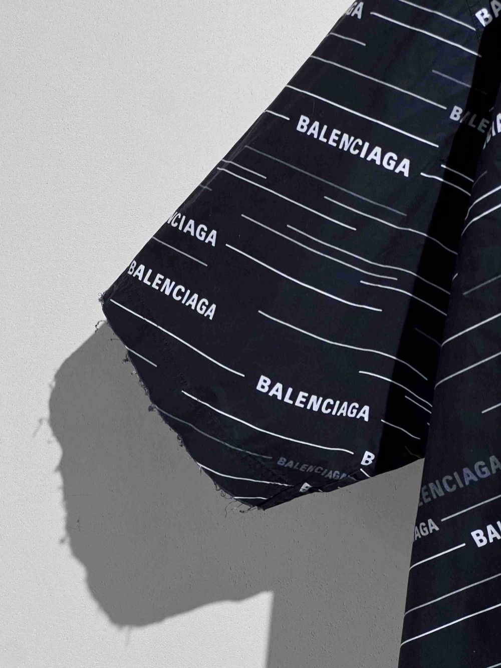 Balenciaga Balenciaga Letter Logo White Barrage Short Sleeve Size US XS / EU 42 / 0 - 6 Thumbnail