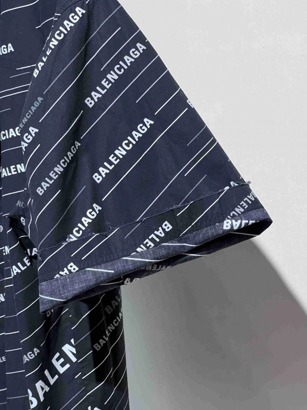 Balenciaga Balenciaga Letter Logo White Barrage Short Sleeve Size US XS / EU 42 / 0 - 8 Thumbnail