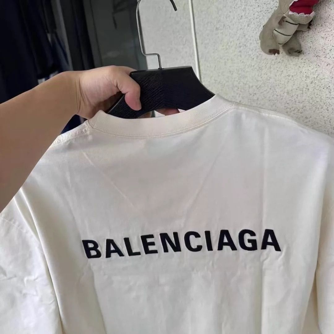 Balenciaga Balenciaga Cream Embroidered Logo in Front and Back Short Sleeves Size US S / EU 44-46 / 1 - 5 Thumbnail