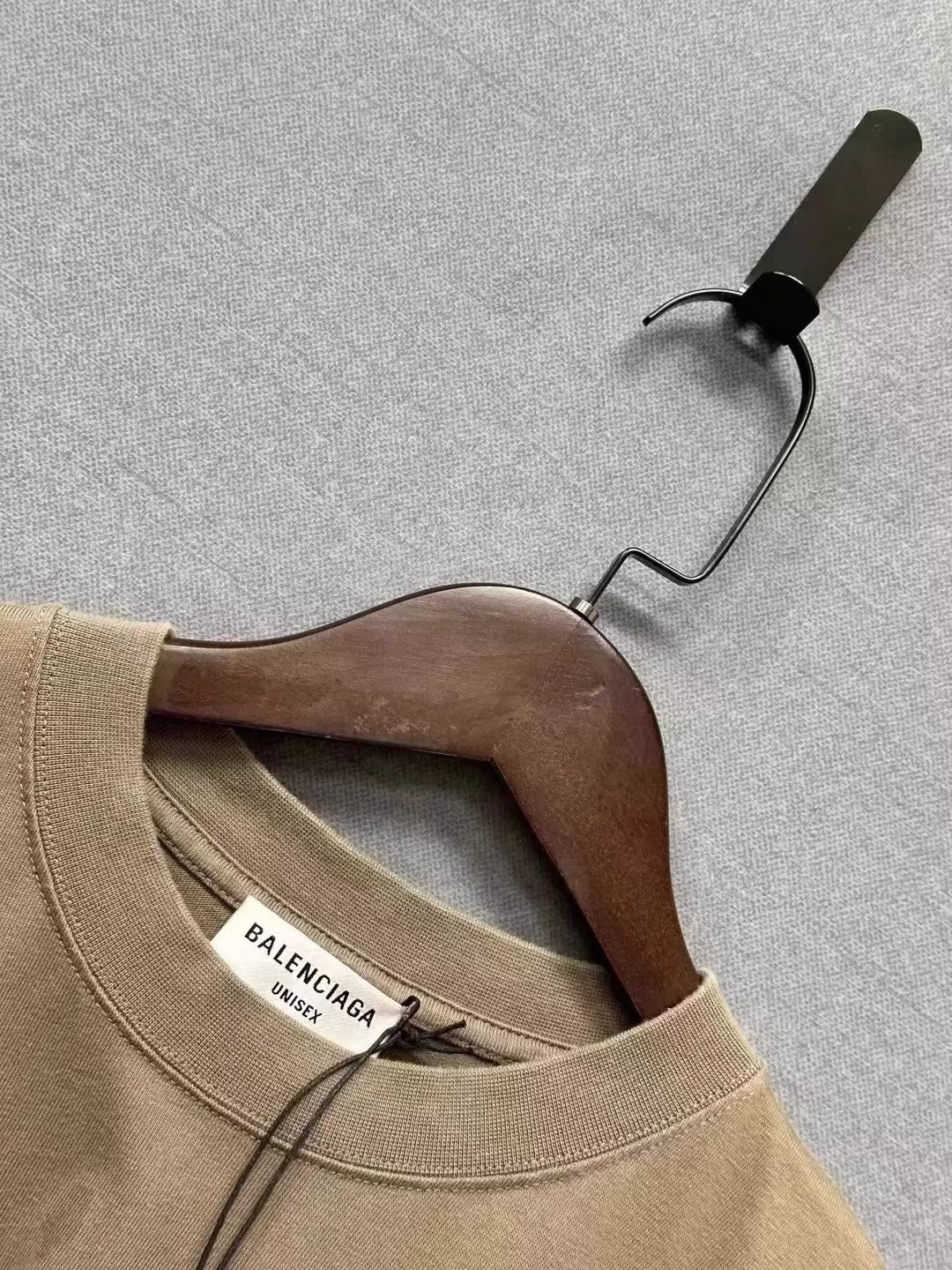 Balenciaga Balenciaga Brown New Plush Front and Rear Logo Short Sleeves Size US S / EU 44-46 / 1 - 3 Thumbnail
