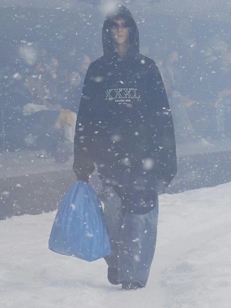 Balenciaga Balenciaga 22FW Blizzard Show 3xl Hoodie - DMC Size US M / EU 48-50 / 2 - 6 Thumbnail