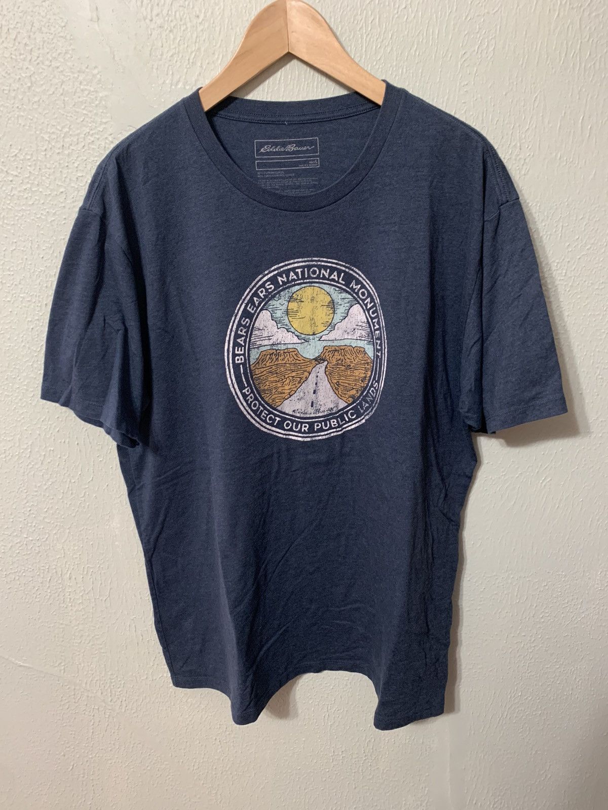 Eddie Bauer × Vintage Vintage Eddie Bauer Bears Ears National Park Tee Size US L / EU 52-54 / 3 - 1 Thumbnail